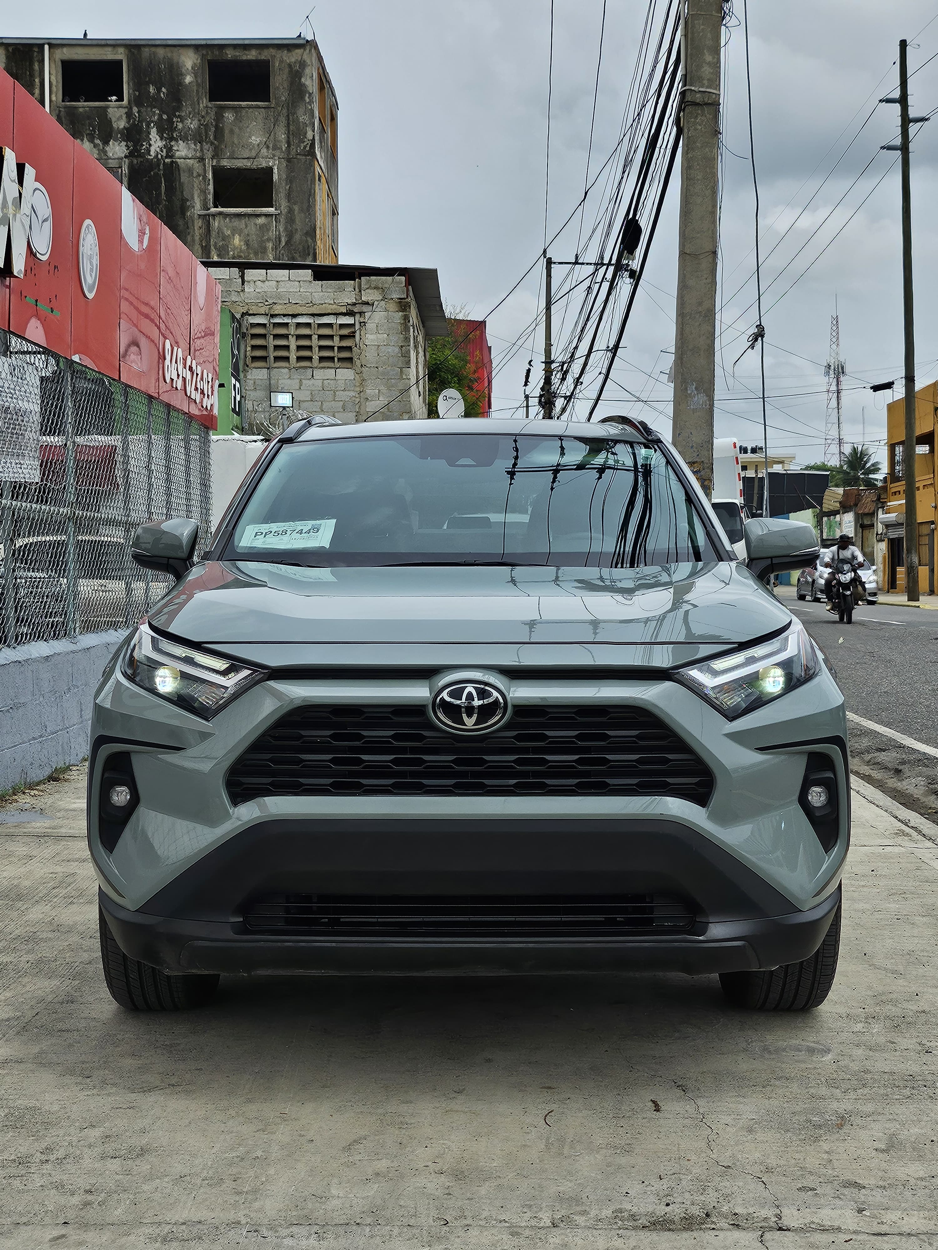 jeepetas y camionetas - Toyota rav4 xle premium 2023 AWD 2