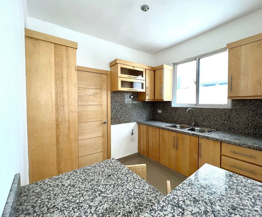 casas - Se rentan casas de dos niveles ubicadas en Prado oriental  0