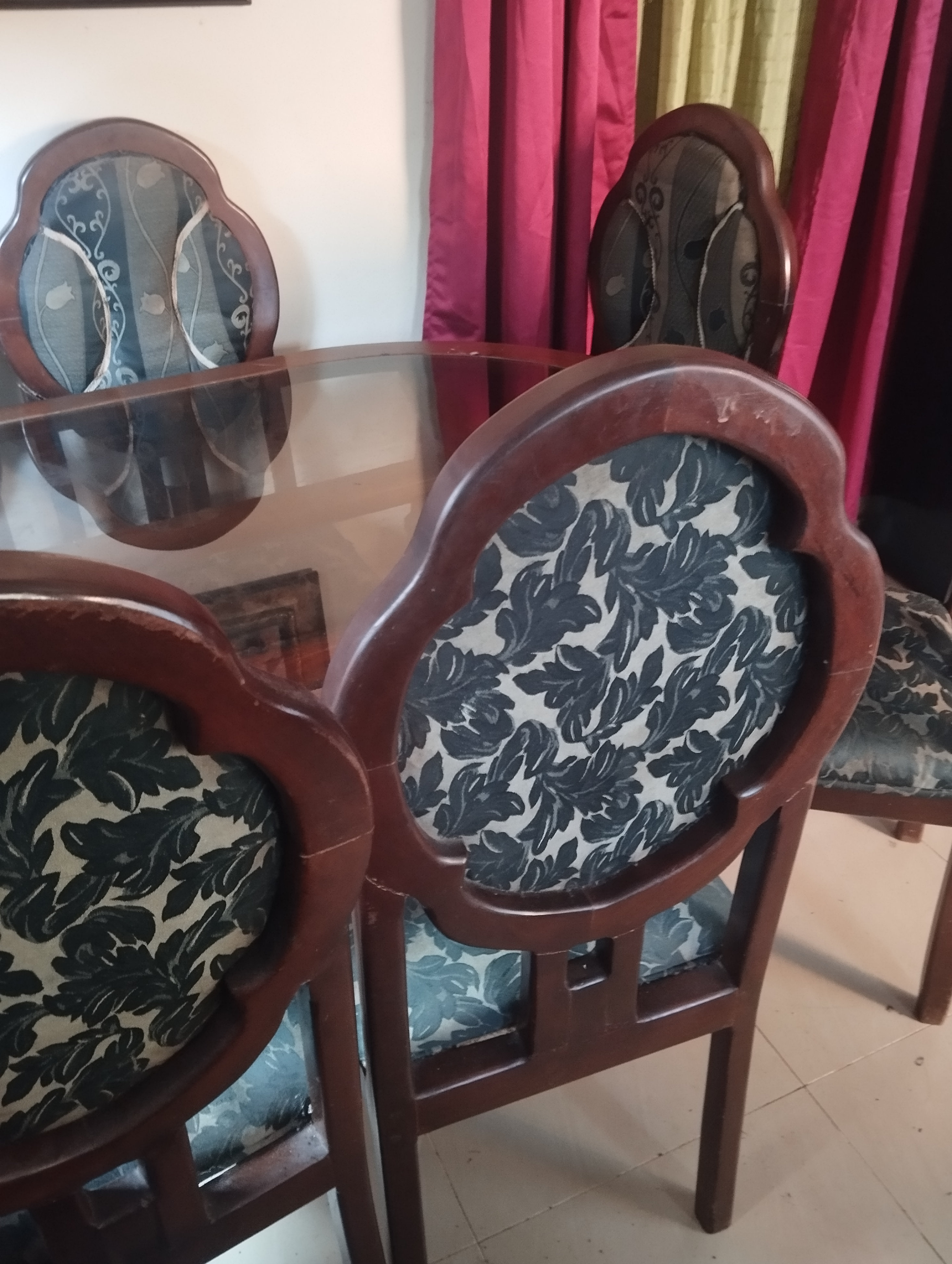 muebles y colchones - mesa de caoba  con tope de cristal 6 sillas. negociable  4