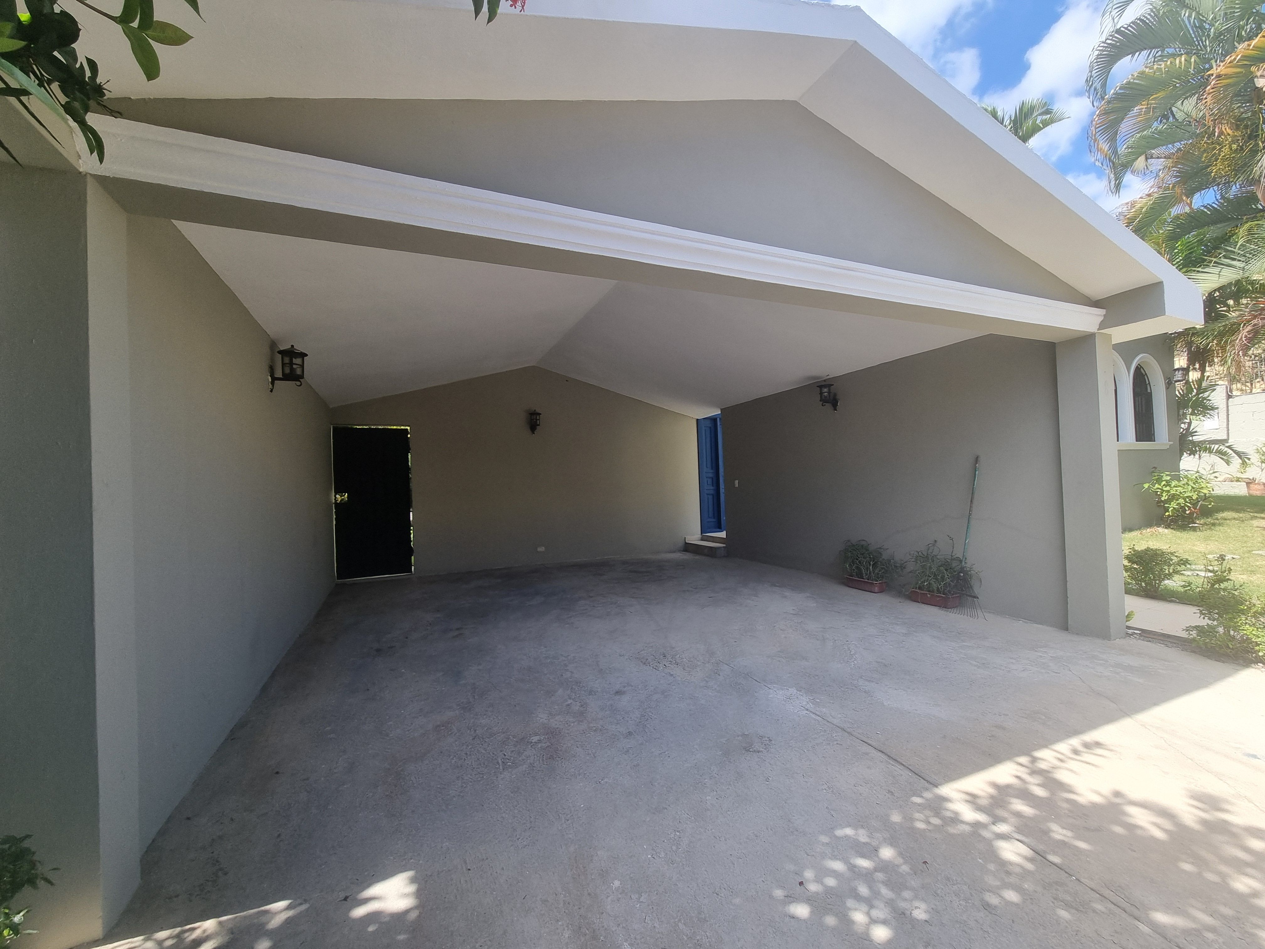 casas - Amplia Casa en Venta en el Ens. Julieta 8