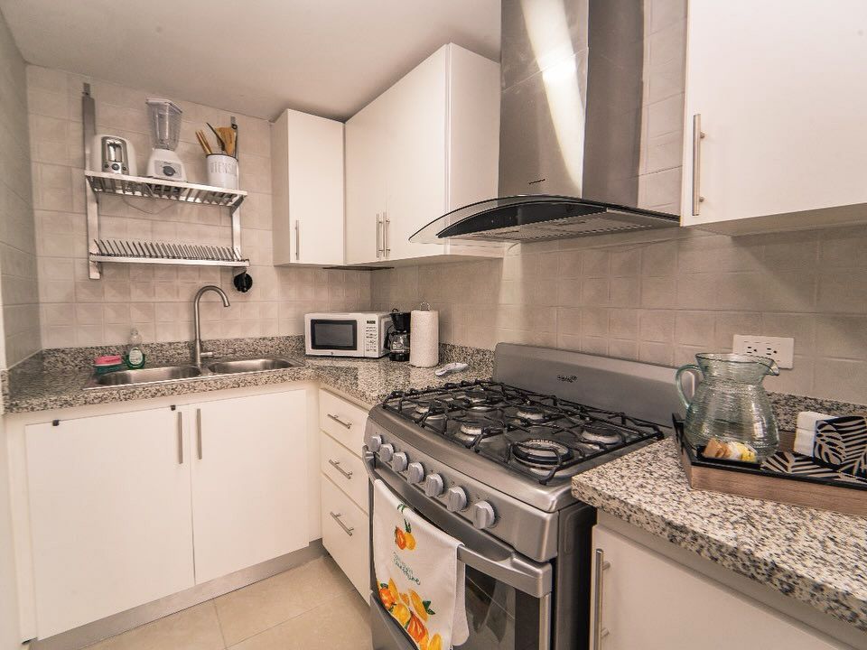 apartamentos - Se alquila apartamento  amueblado con piscina y Gym en Evaristo Morales 1