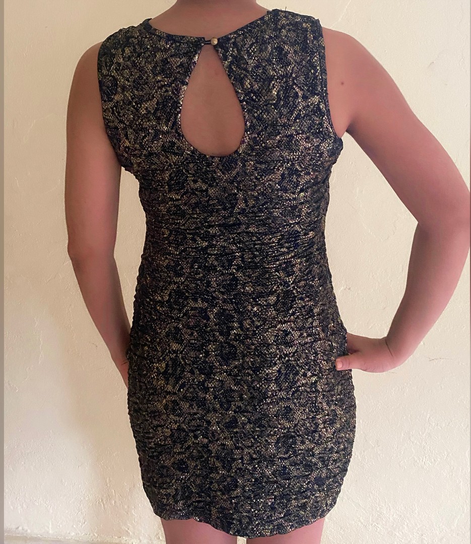 ropa para mujer - Vestido de fiesta con brillo, corto. 1