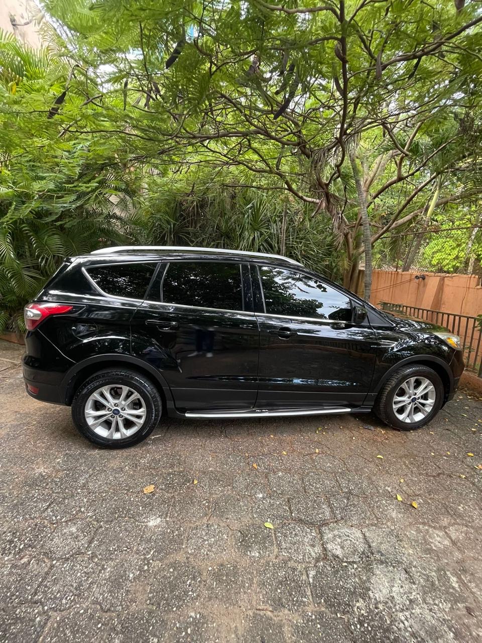 jeepetas y camionetas - Vendo Ford 2017 650,000 negociable 2