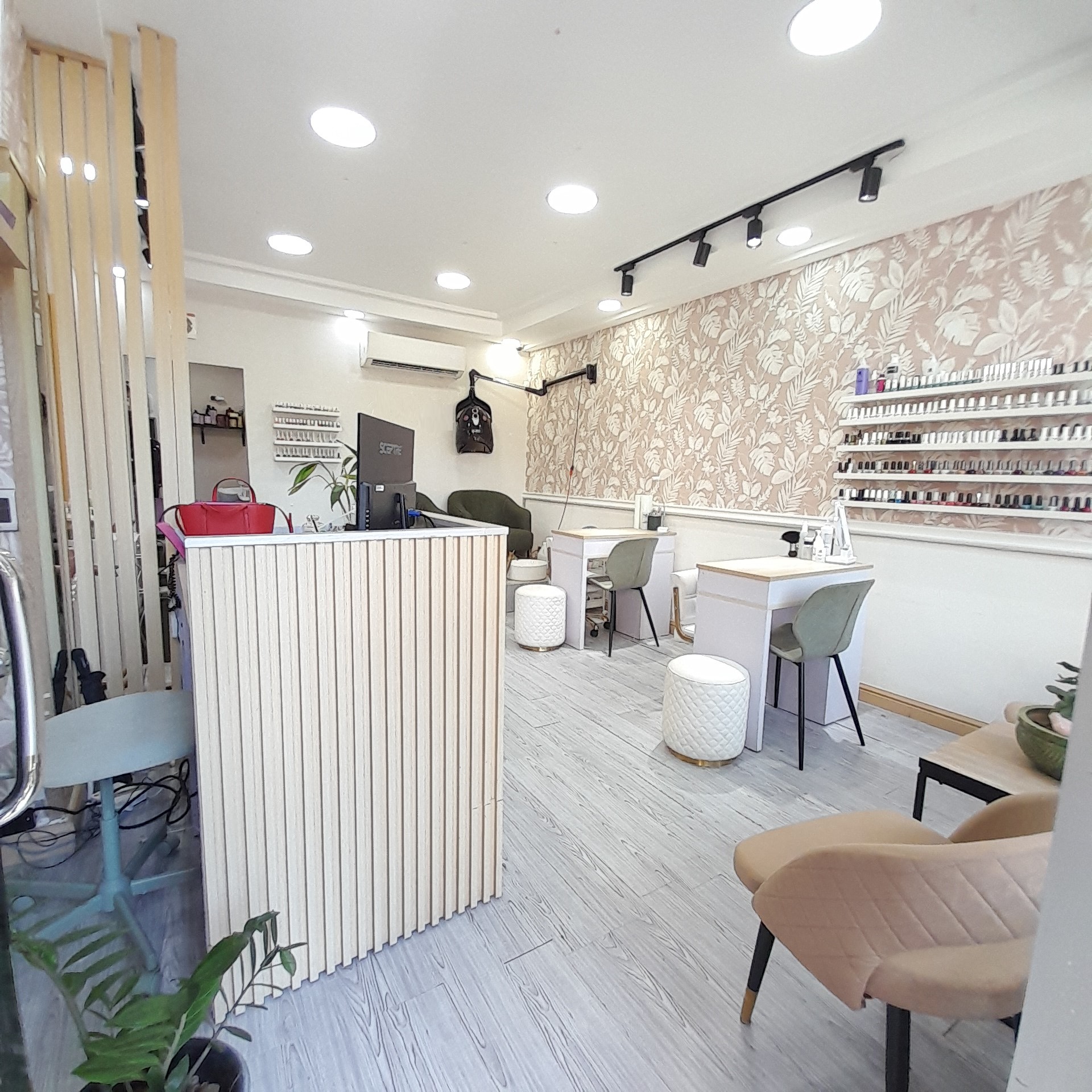 negocios en venta - Negocio salon de belleza en la Sarasota 8