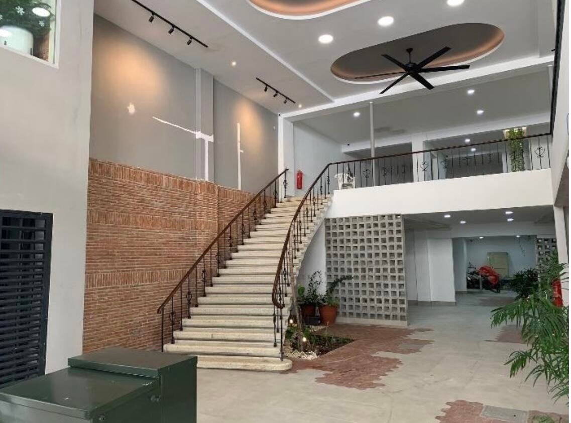 oficinas y locales comerciales - NUEVA PLAZA, con Acabados Modernos gran iluminación 1