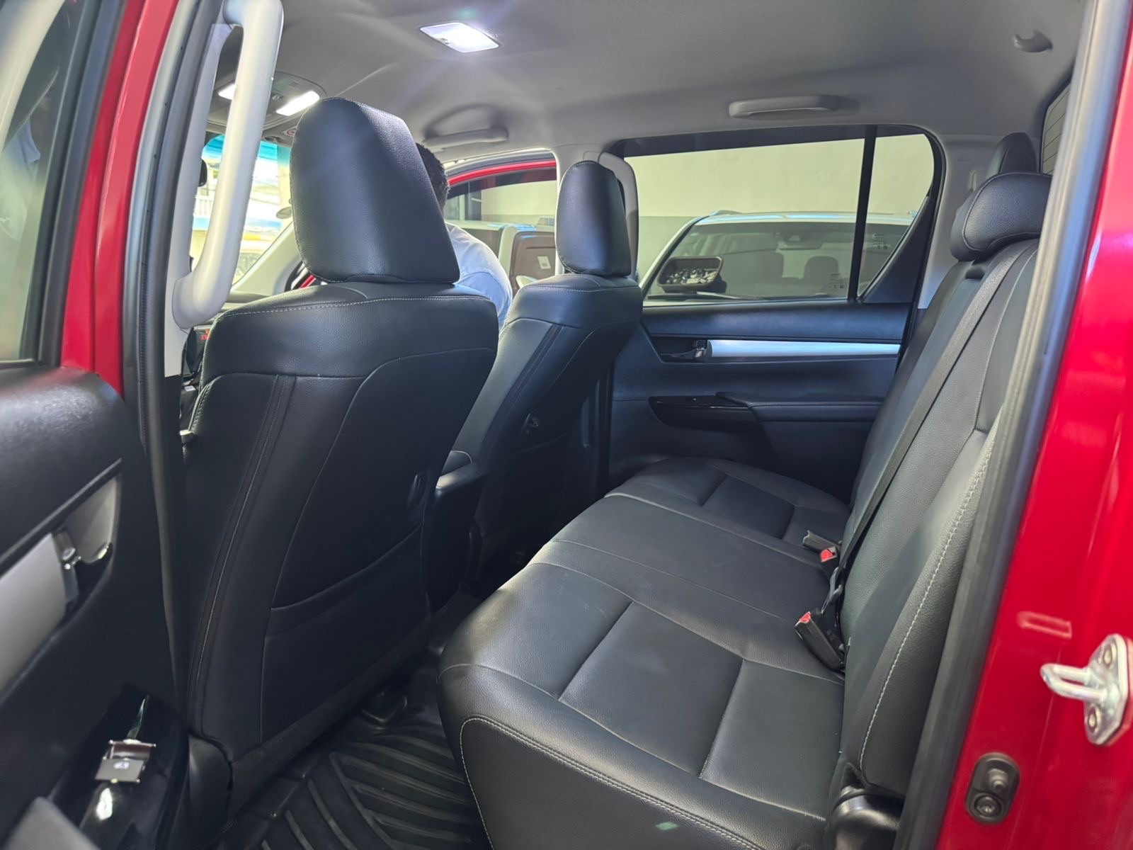 jeepetas y camionetas - TOYOTA HILUX 2023 SRV 4X4 (DE LA DELTA COMERCIAL) FINANCIAMIENTO DISPONIBLE 7