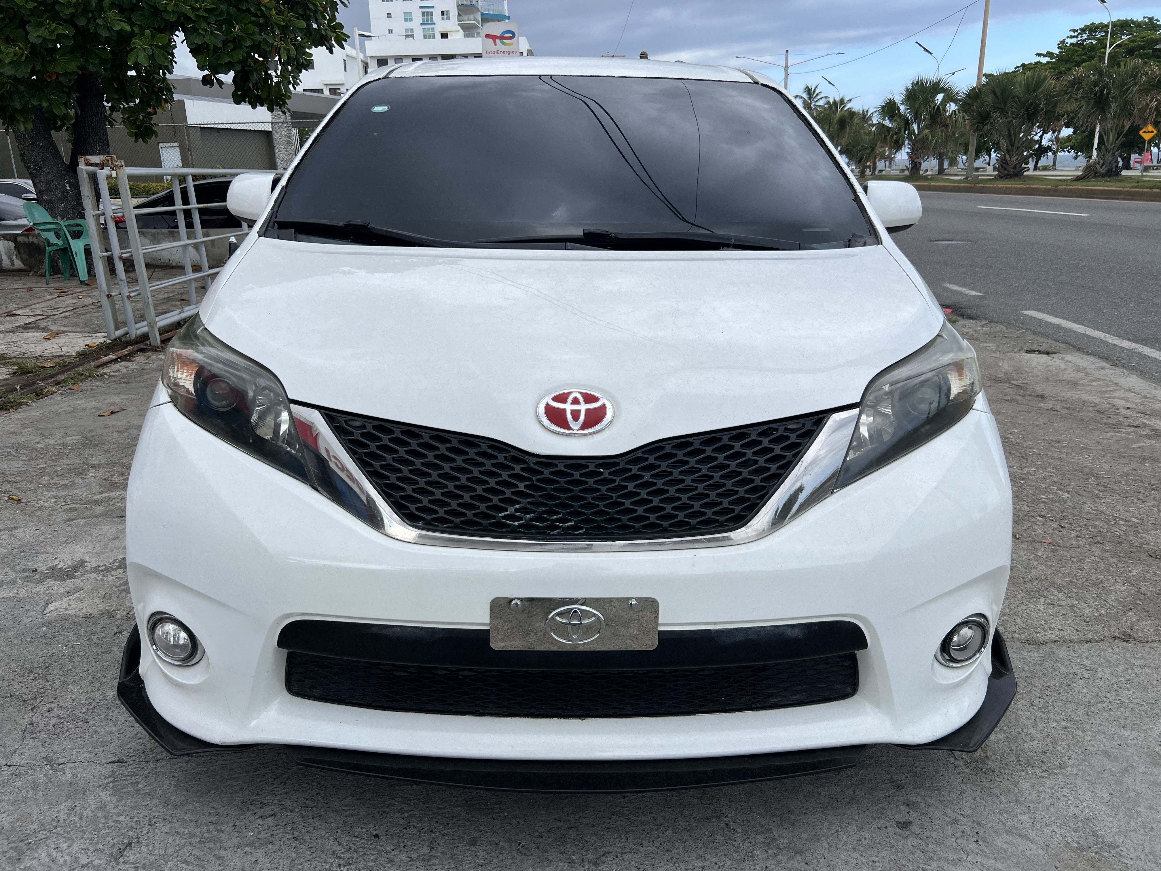 jeepetas y camionetas - Toyota Sienna 2014 1