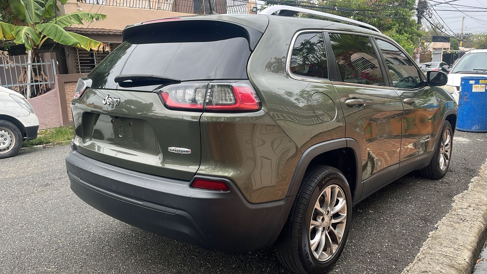 jeepetas y camionetas - JEEP CHEROKEE DE EXCELENTES CONDICIONES 2