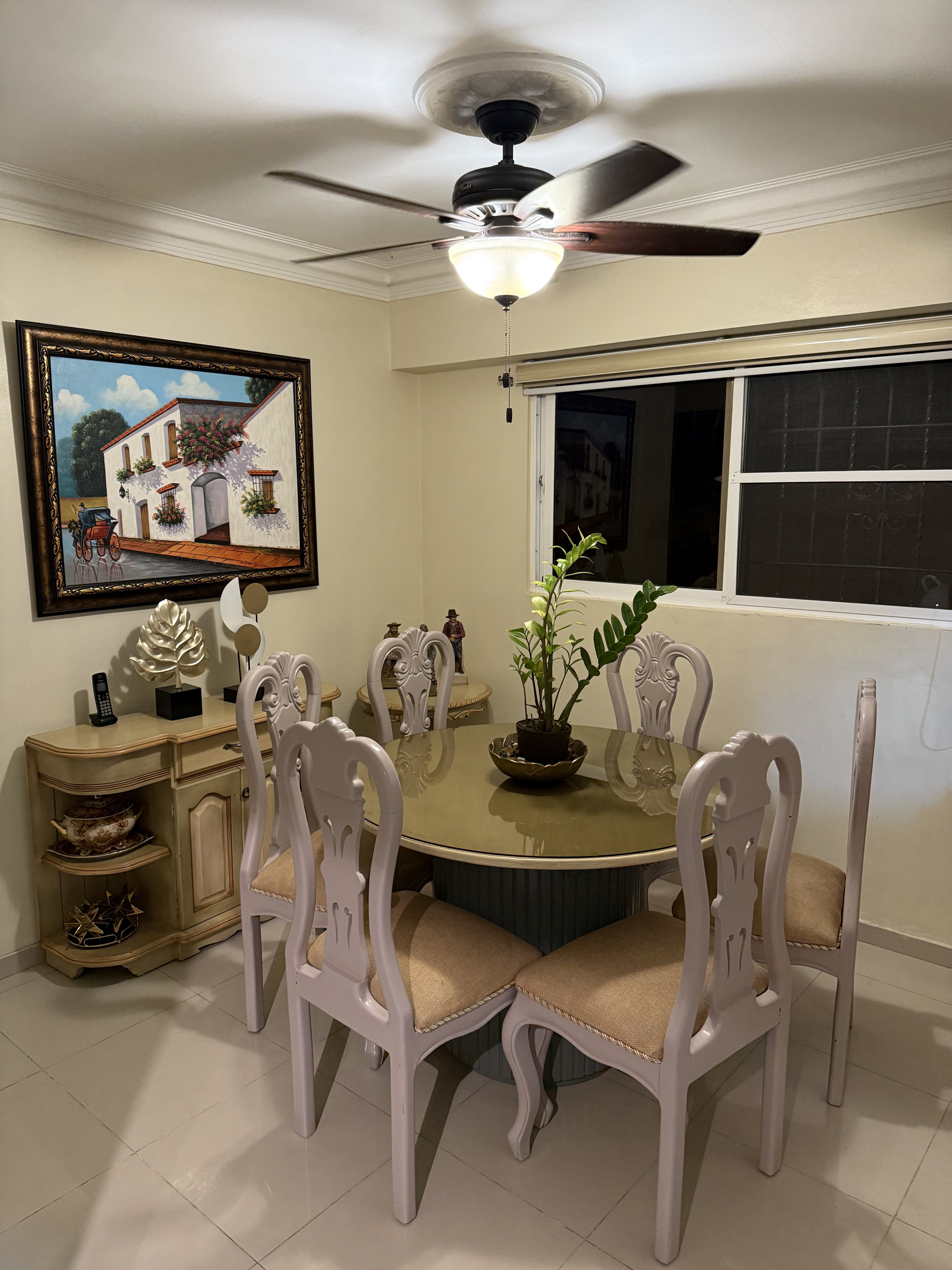 muebles y colchones - VENTA DE JUEGO DE COMEDOR REDONDO DE 6 SILLAS EN CAOBA / $80,000 0
