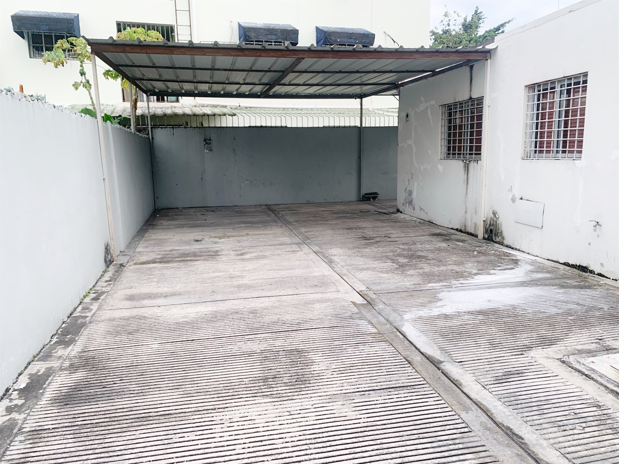 oficinas y locales comerciales - Local céntrico y amplio  8