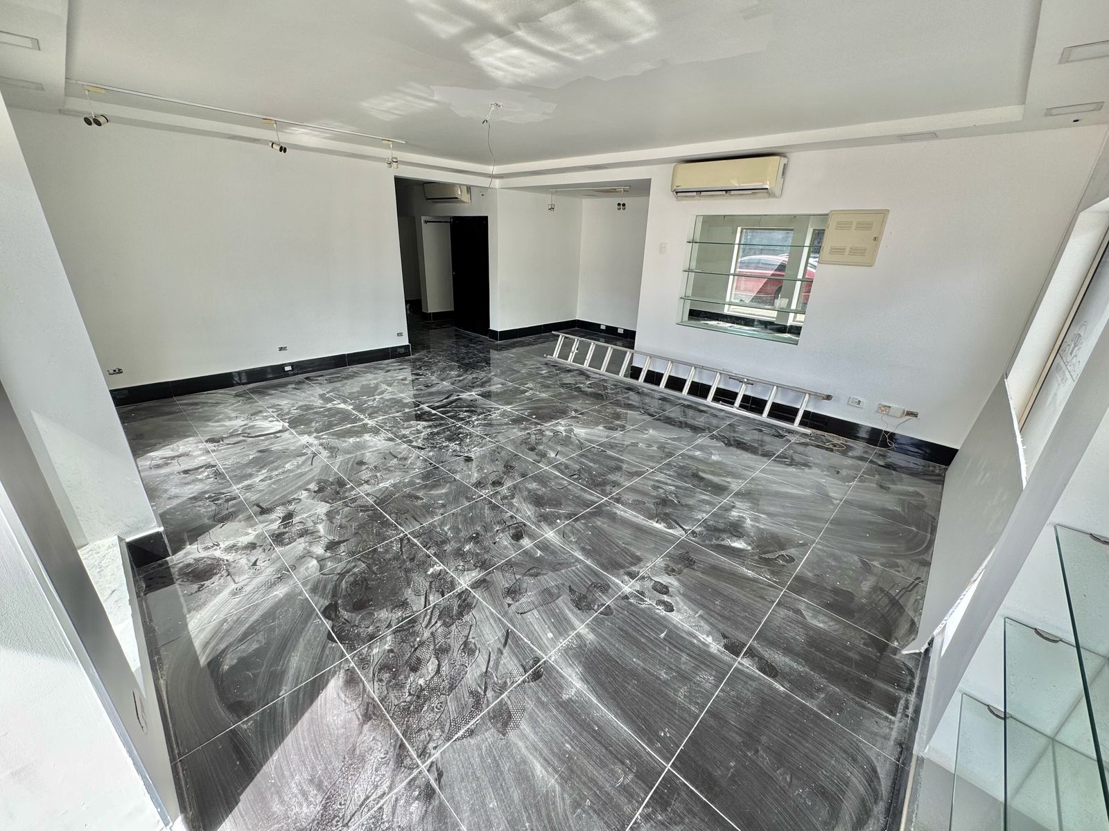 oficinas y locales comerciales - Local Comercial en Alquiler NACO USD 2,000.00 Mant 1