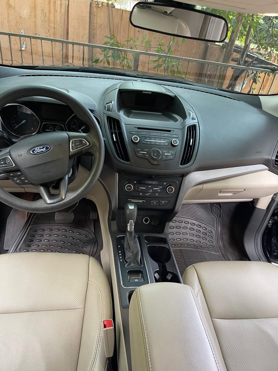 jeepetas y camionetas - Vendo Ford 2017 650,000 negociable