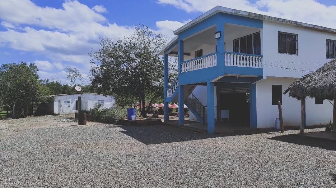 casas vacacionales y villas - casa con finca ganadera  0