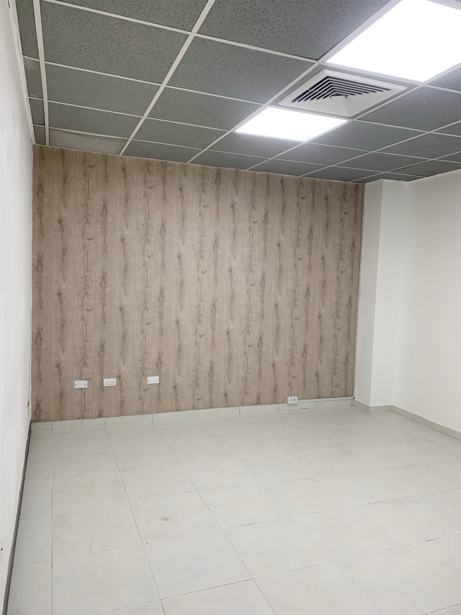 oficinas y locales comerciales - Local corporativo en evaristo 4