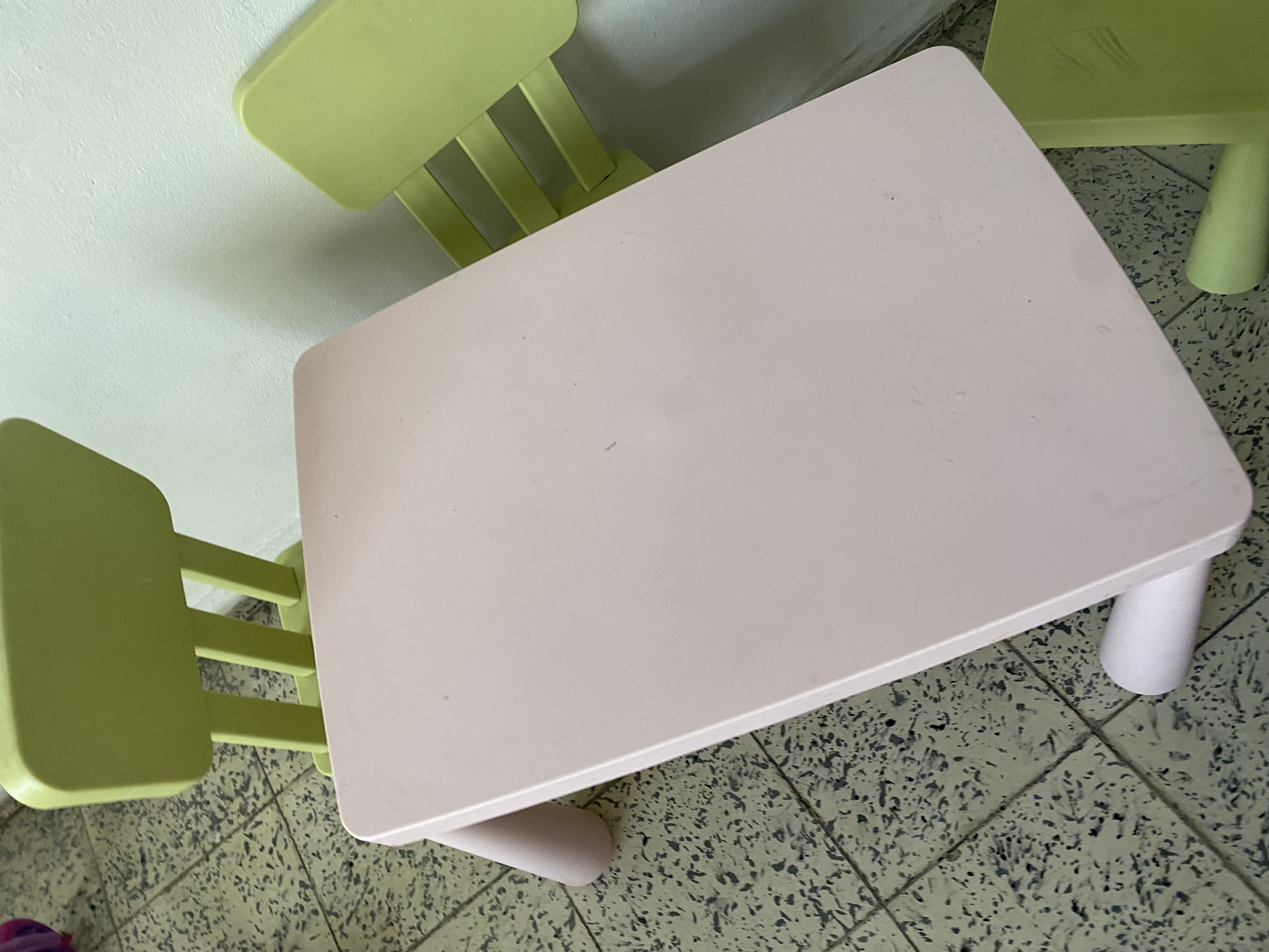 juguetes - juego de 3 sillas y una mesa de IKEA niń@s entre 2 ańos a 7 qńos  1