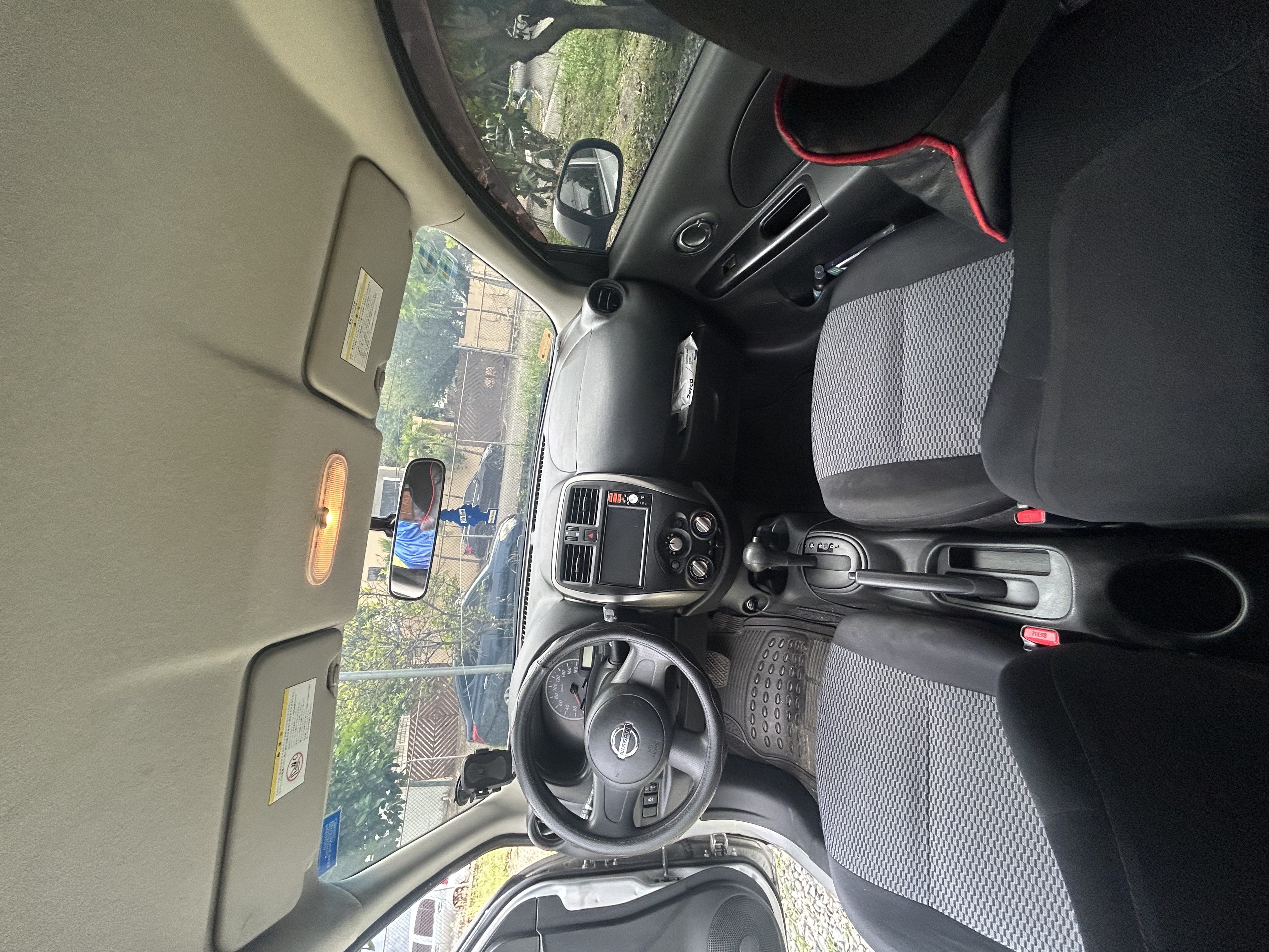 carros - Nissan March 2016 como nuevo 6