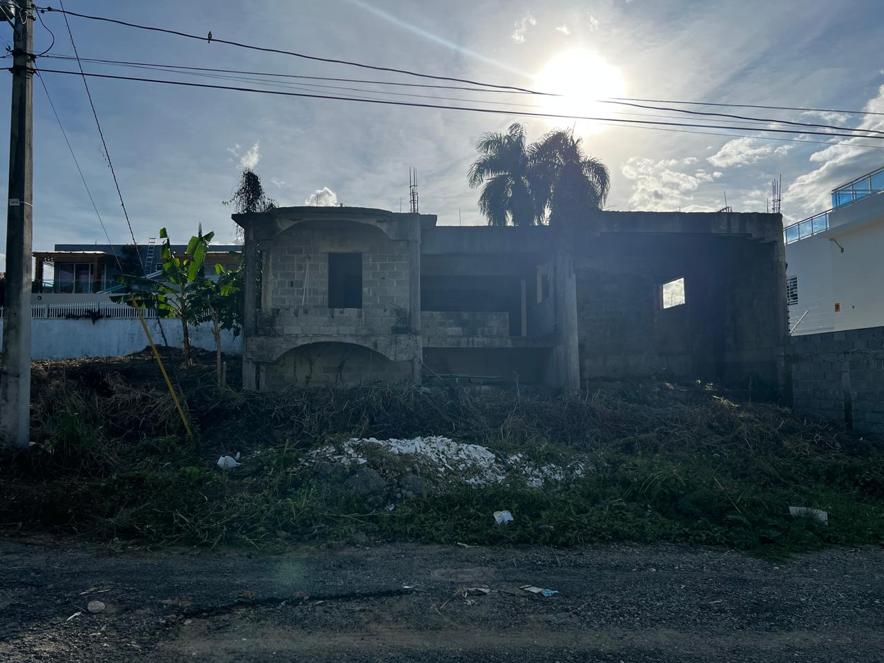 solares y terrenos - Se vende mejora con terreno en residencial cerrado 1