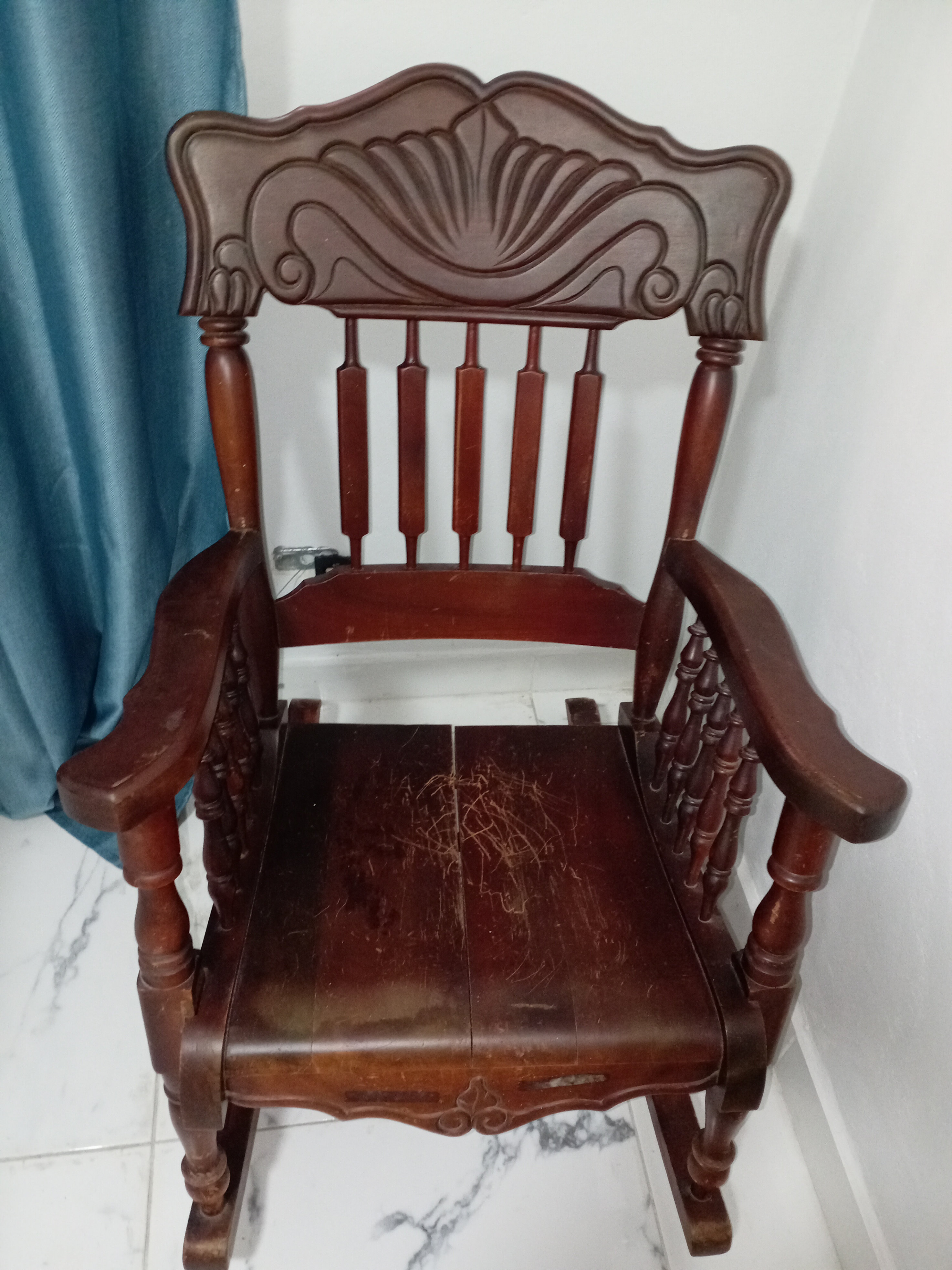 muebles y colchones - Mecedora en caoba 0