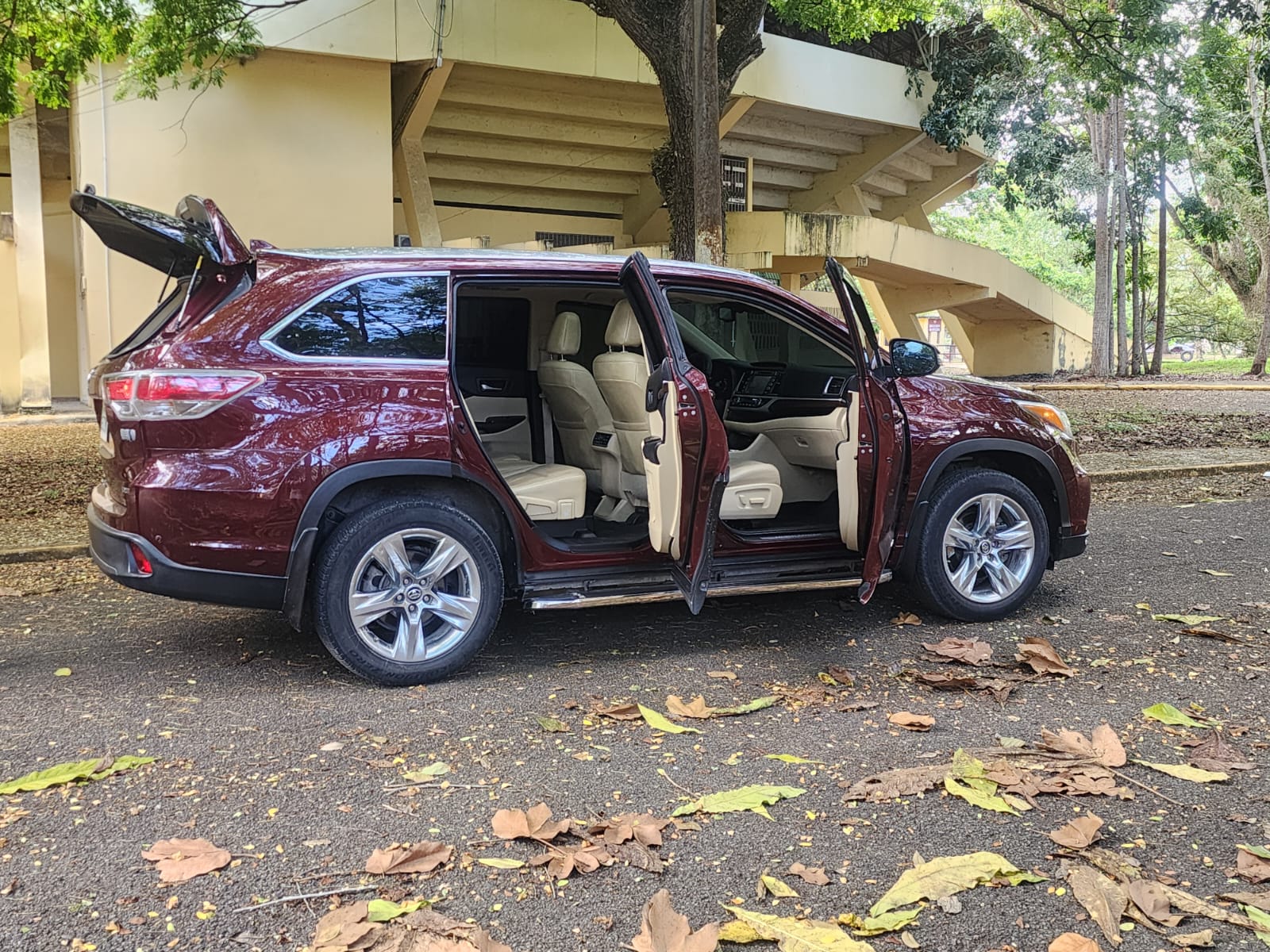 jeepetas y camionetas - Toyota higlander platinum híbrida 2016 5