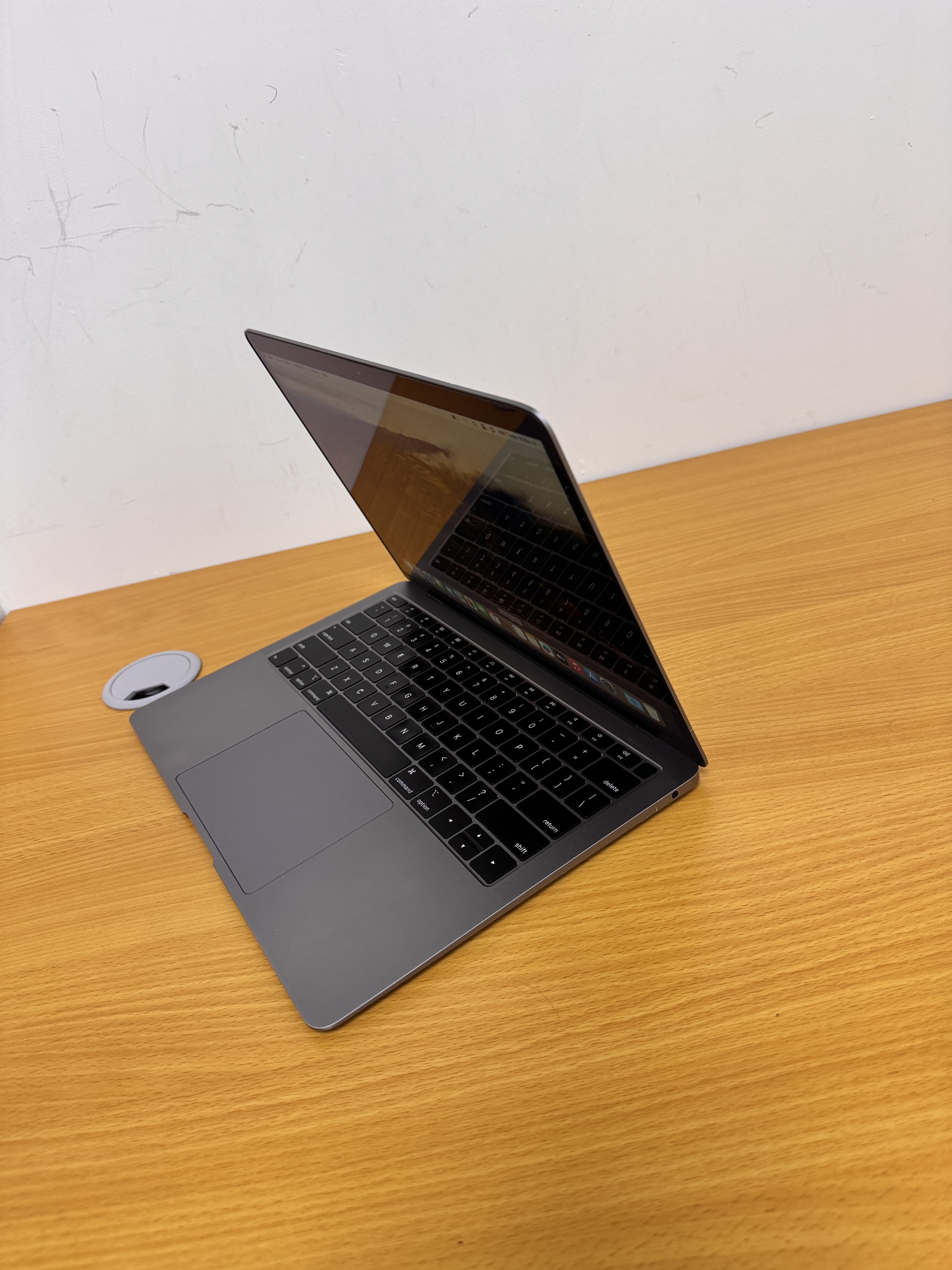 computadoras y laptops - MacBook Pro 15-inch 2019 i9 Doble Tarjeta Gráfica 0