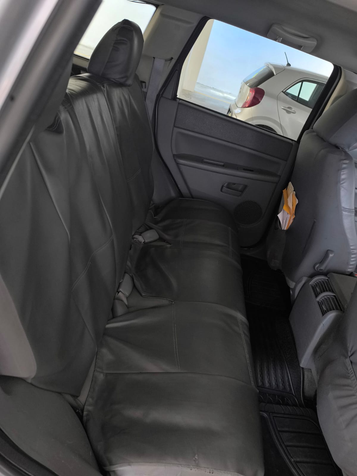 jeepetas y camionetas - VENDO JEEP GRAND CHEROKEE LAREDO  6