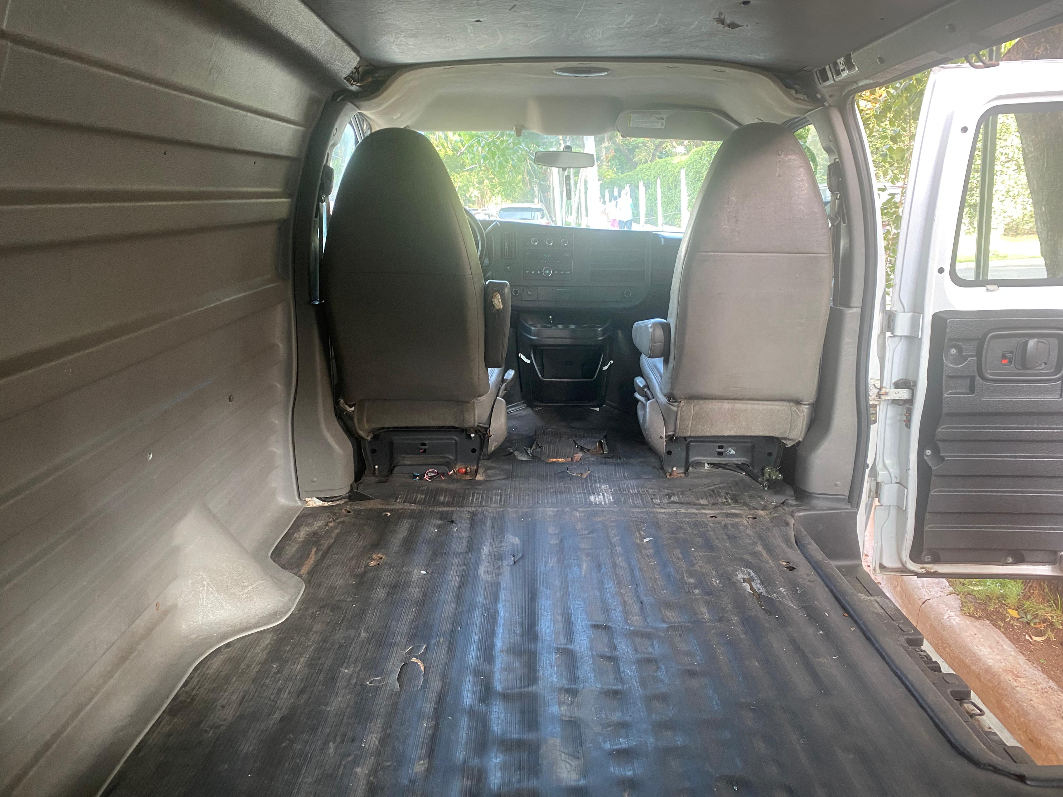 otros vehiculos - Vendo Chevrolet Express - Financiamient Disponible 1