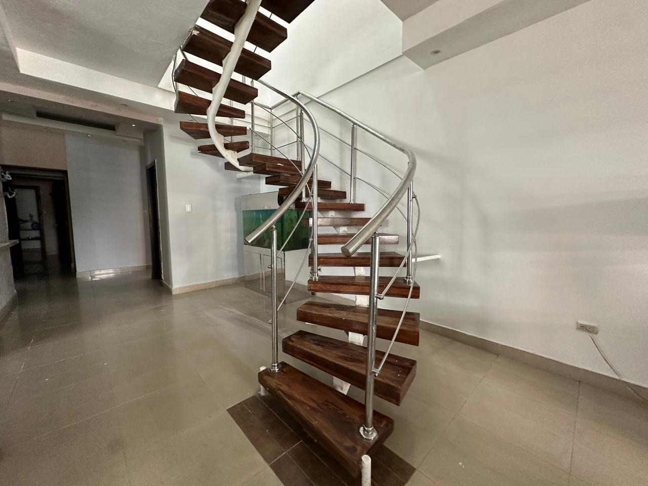 apartamentos - Vendono oferta Ph renacimiento tres hab con baño  3