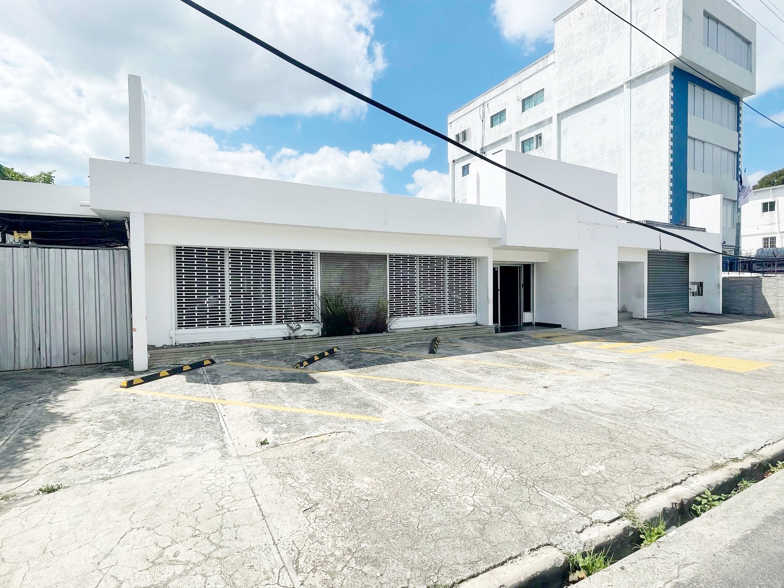 oficinas y locales comerciales - Local céntrico y comercial  2