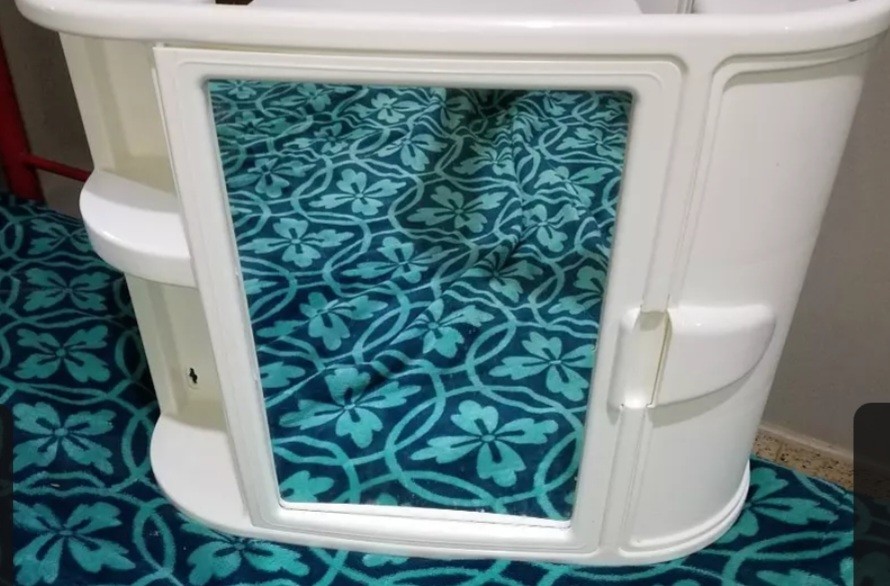 decoración y accesorios - Botiquín de plastico 1