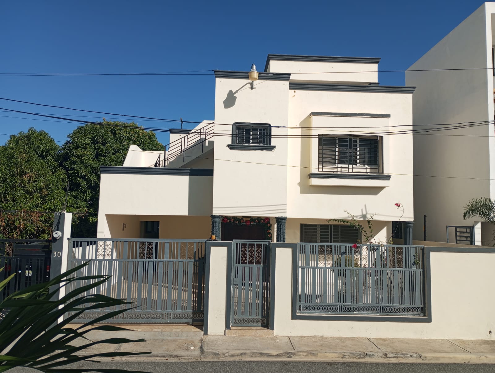 casas - Se vende amplia casa de dos niveles