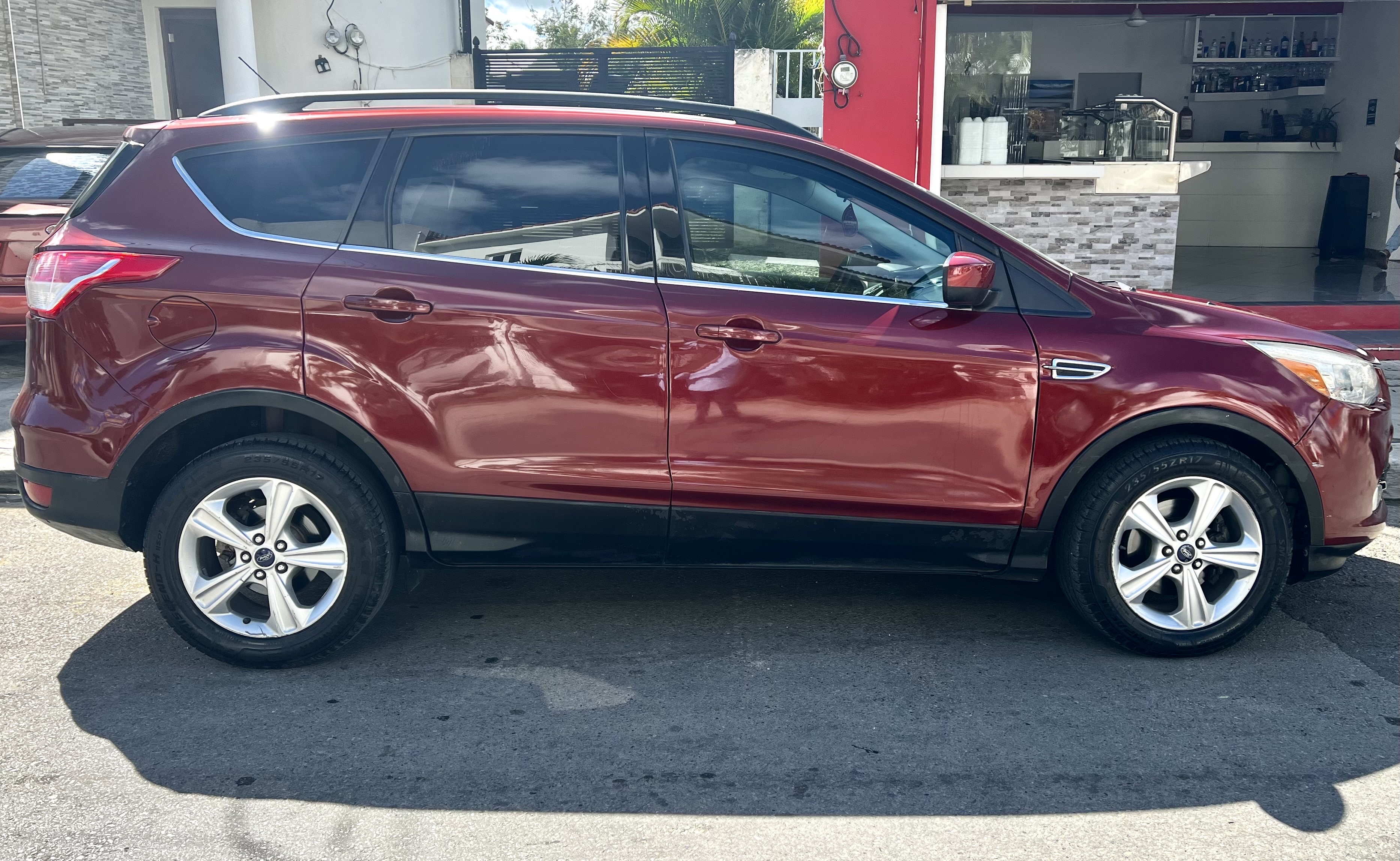jeepetas y camionetas - Se Vende ( For Sale )Jeep Ford Escape en excelente estado🏁📞🥇✅ 7