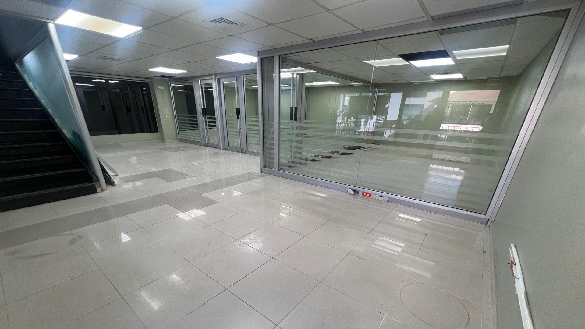 oficinas y locales comerciales - Alquilo Local Comercial en Plaza en Piantini