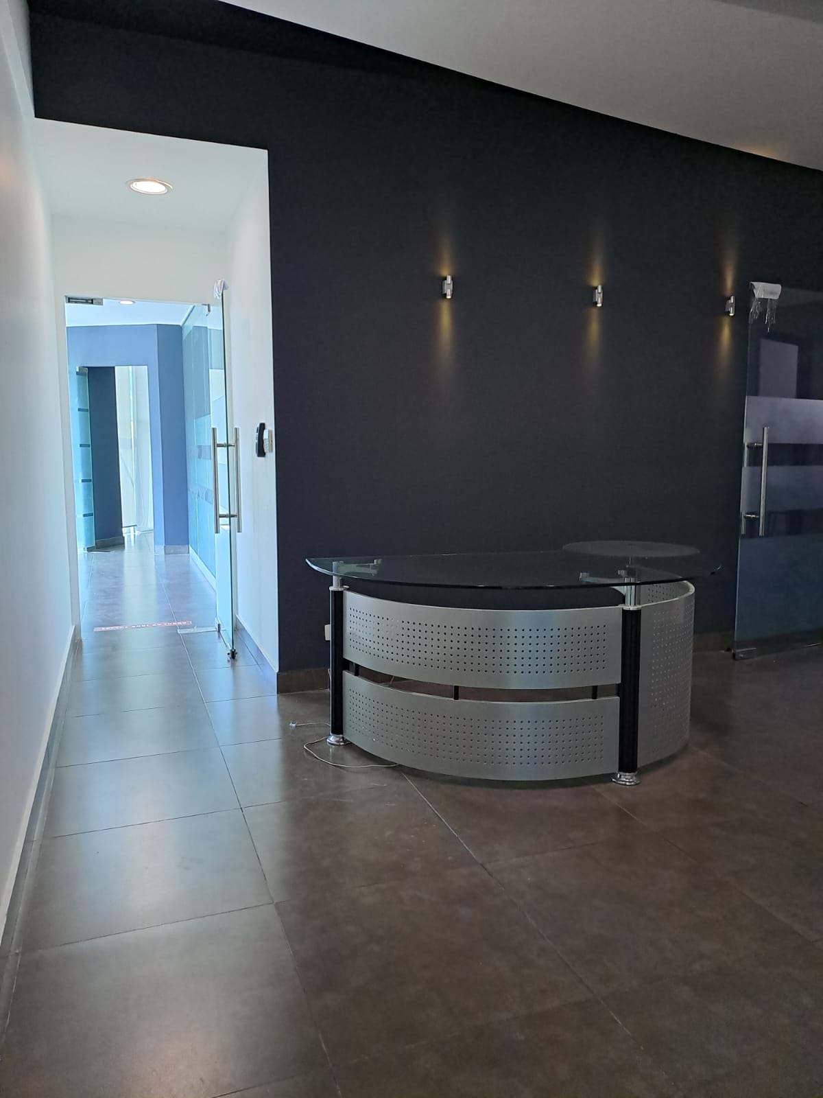 oficinas y locales comerciales - Alquilo oficina  edifcorporativo arroyo hondo viej 0