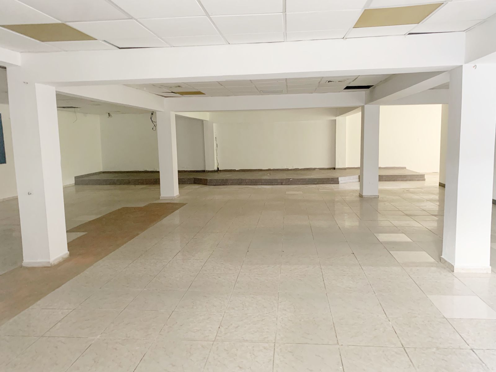 oficinas y locales comerciales - Alquiler local comercial en Evaristo morales  2