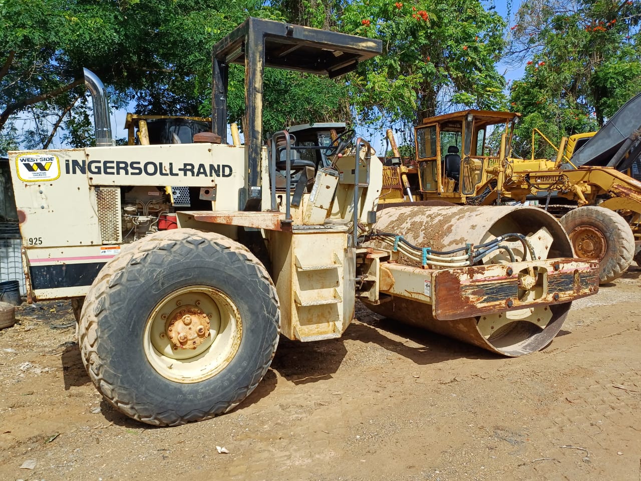 camiones y vehiculos pesados - INGERSON RAND SD100 12 TONELADAS 1