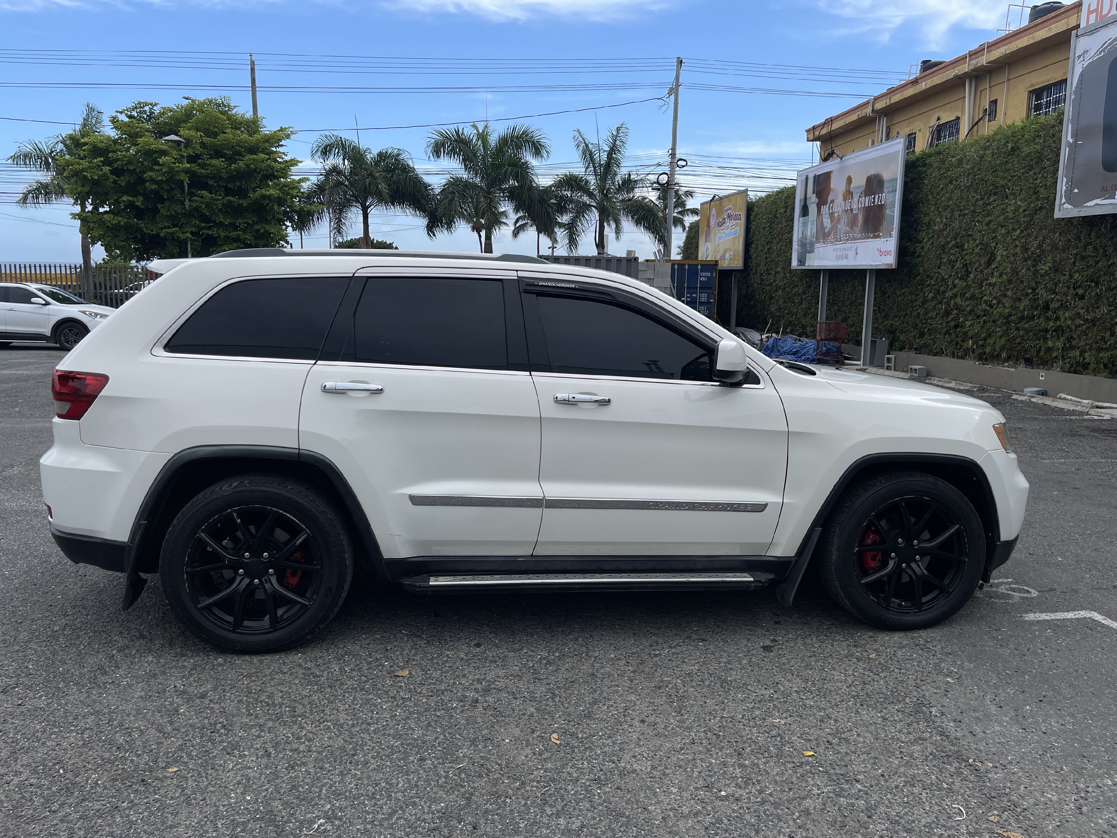 jeepetas y camionetas - JEEP CHEROKEE LAREDO 2011 buenas condiciones  1