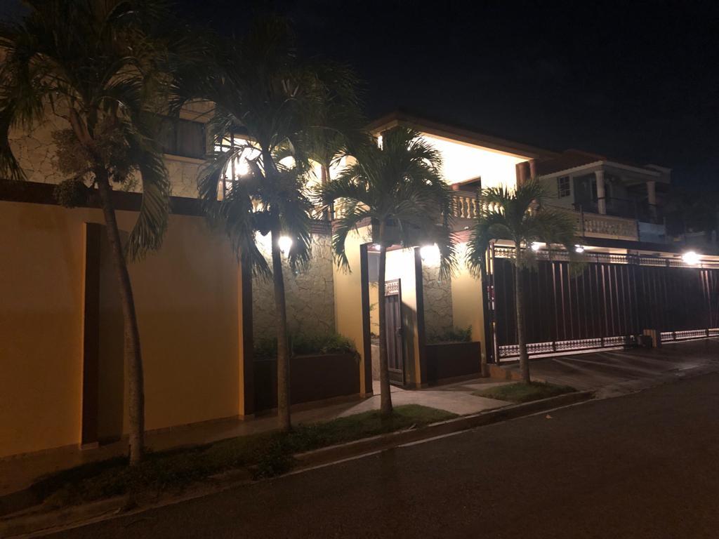 casas - Casa de Venta Cerro Alto 5