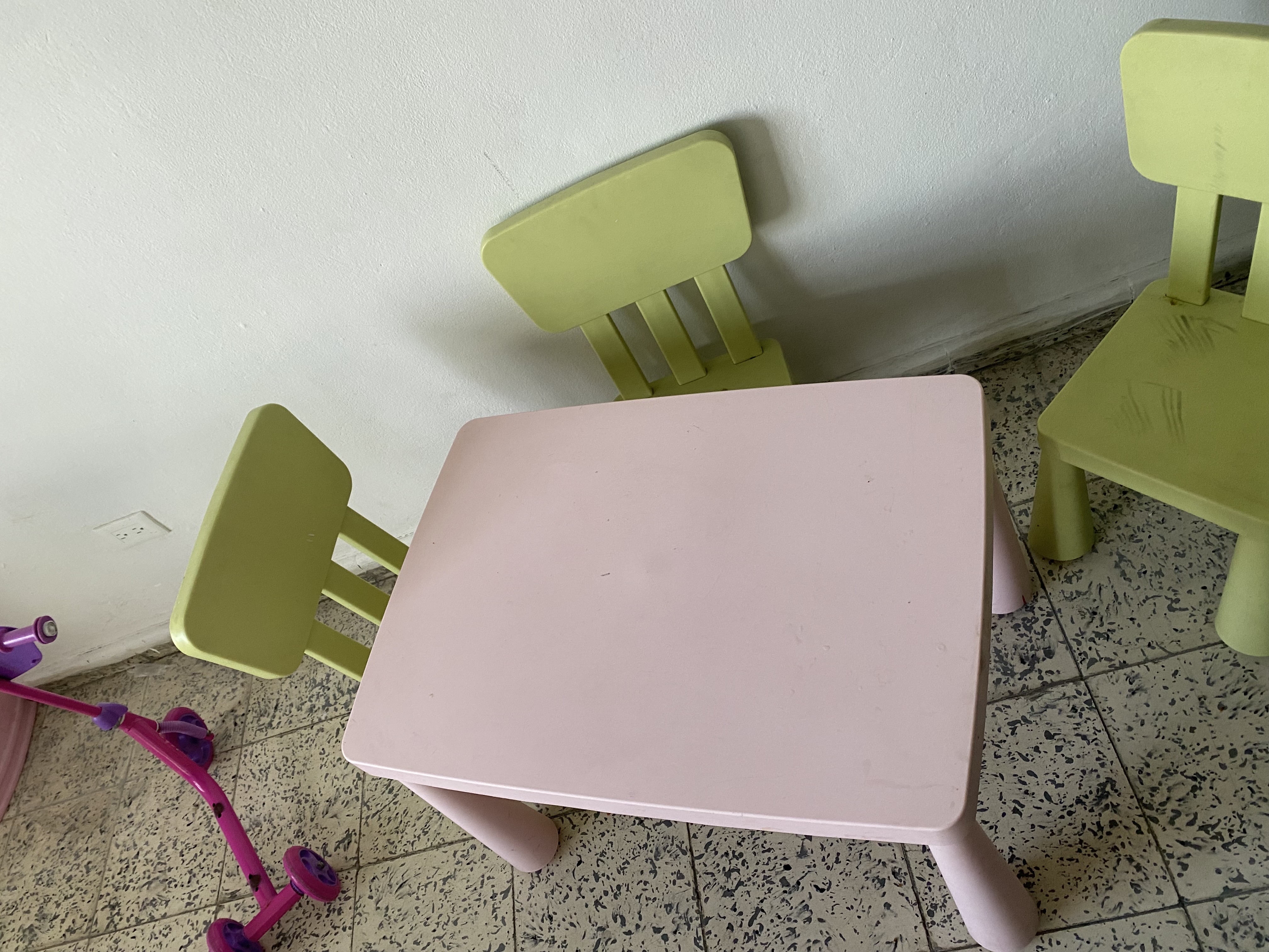 juguetes - juego de 3 sillas y una mesa de IKEA niń@s entre 2 ańos a 7 qńos  2