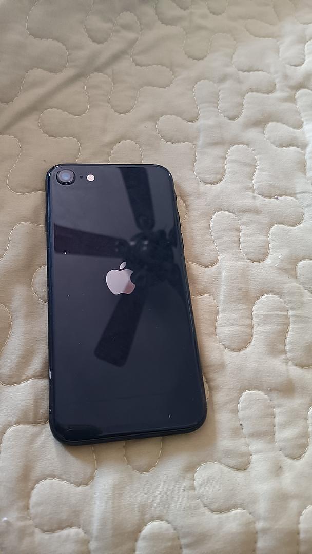 celulares y tabletas - Iphone se 2022 como nuevo  1
