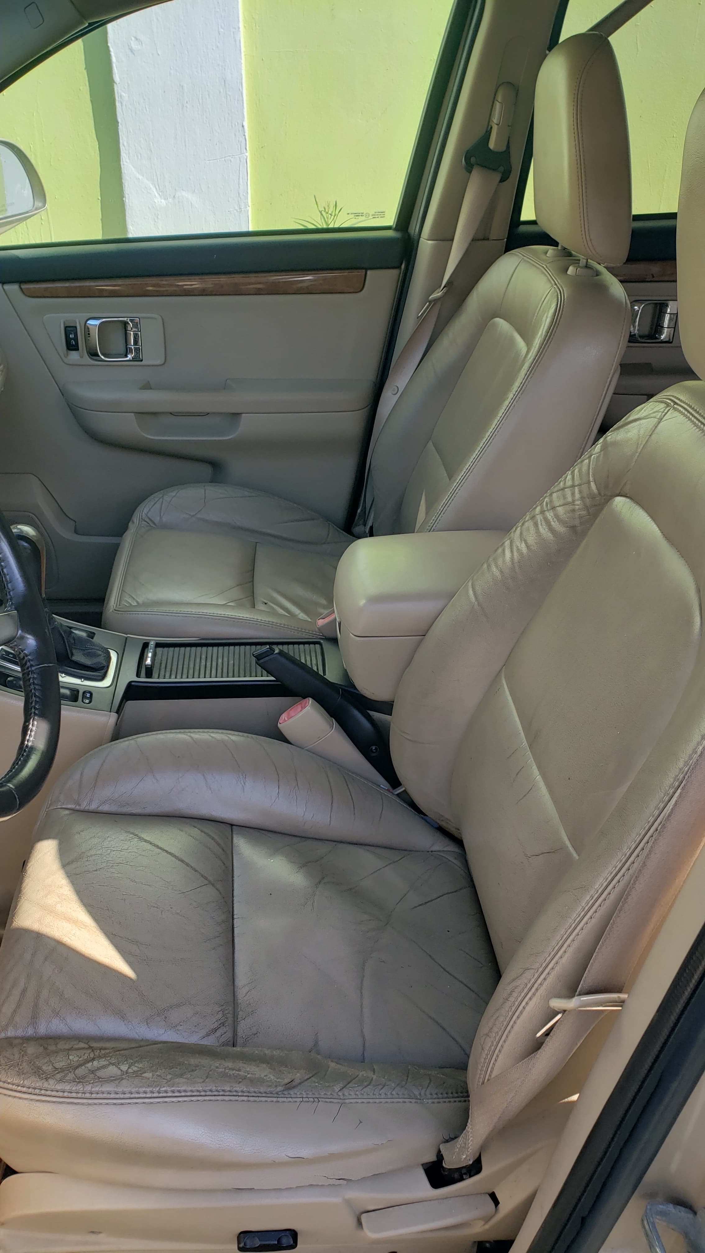 jeepetas y camionetas - Jeepeta Suzuki XL7 2008 dorada 3 filas de asientos en leather RD$200,000.00 Neg. 5