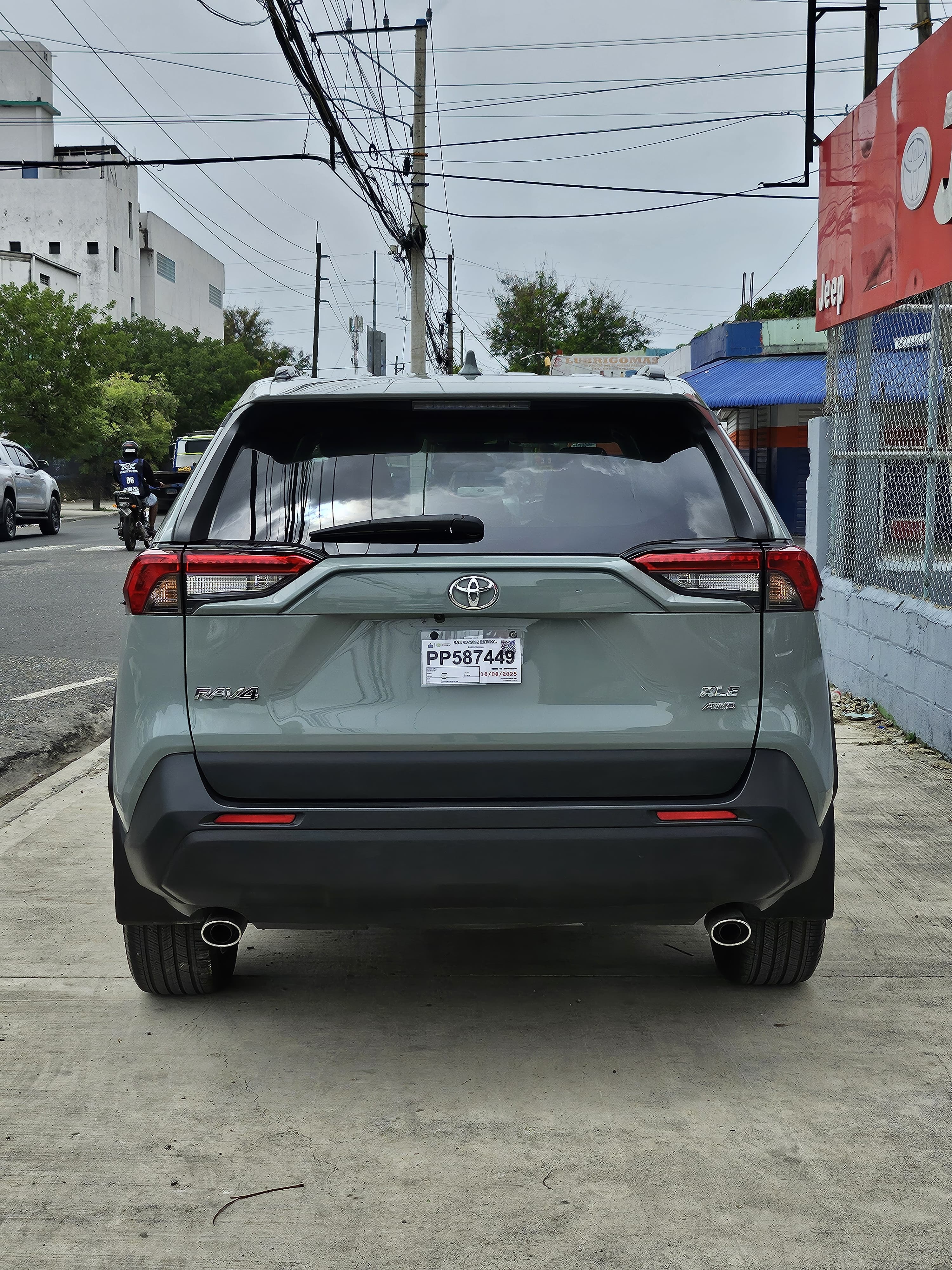 jeepetas y camionetas - Toyota rav4 xle premium 2023 AWD 1