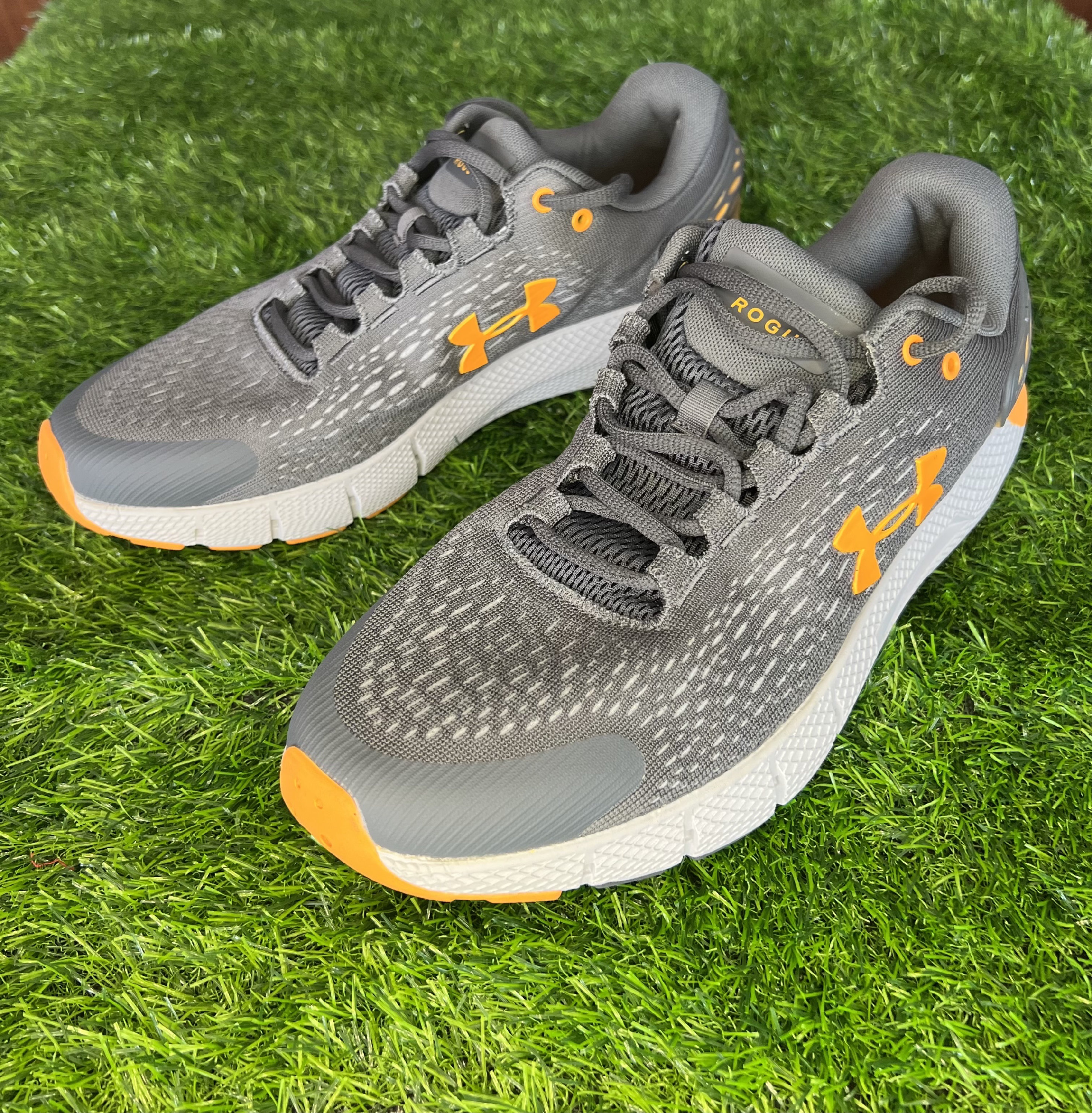 zapatos para hombre - Zapatos deportivos para hombres marca UNDER ARMOUR Nuevos size 9 -9,5 - 10 