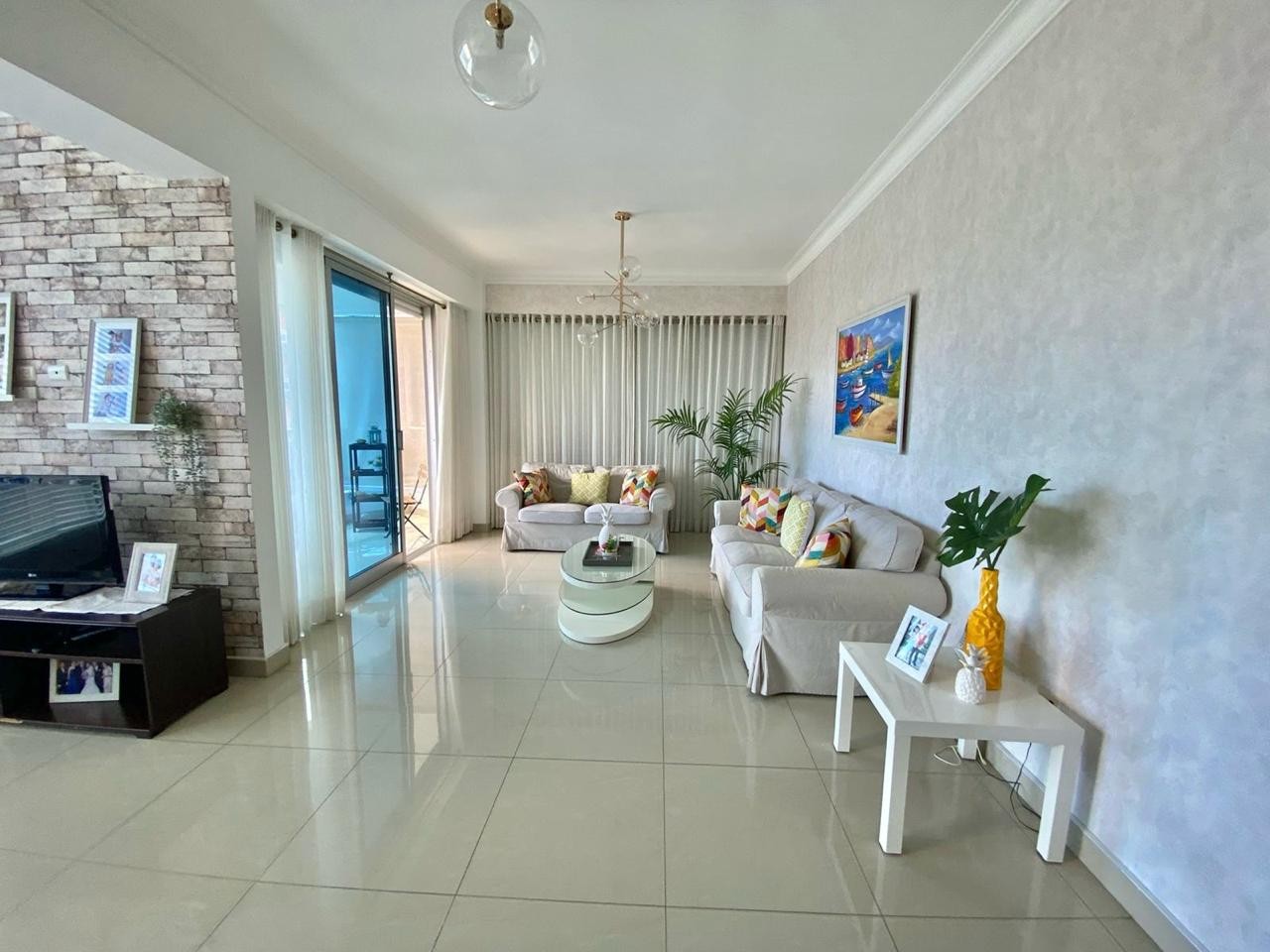 apartamentos - Excelente ubicacion en el sector Renacimiento, 
201 metros en quinto piso  4