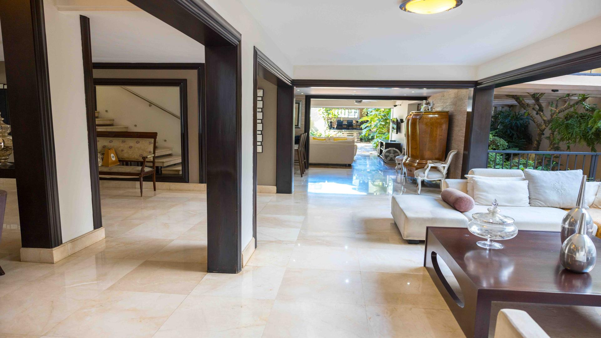 casas - Casa Elegante en Alquiler a pocos metros de la Winston Churchil 9