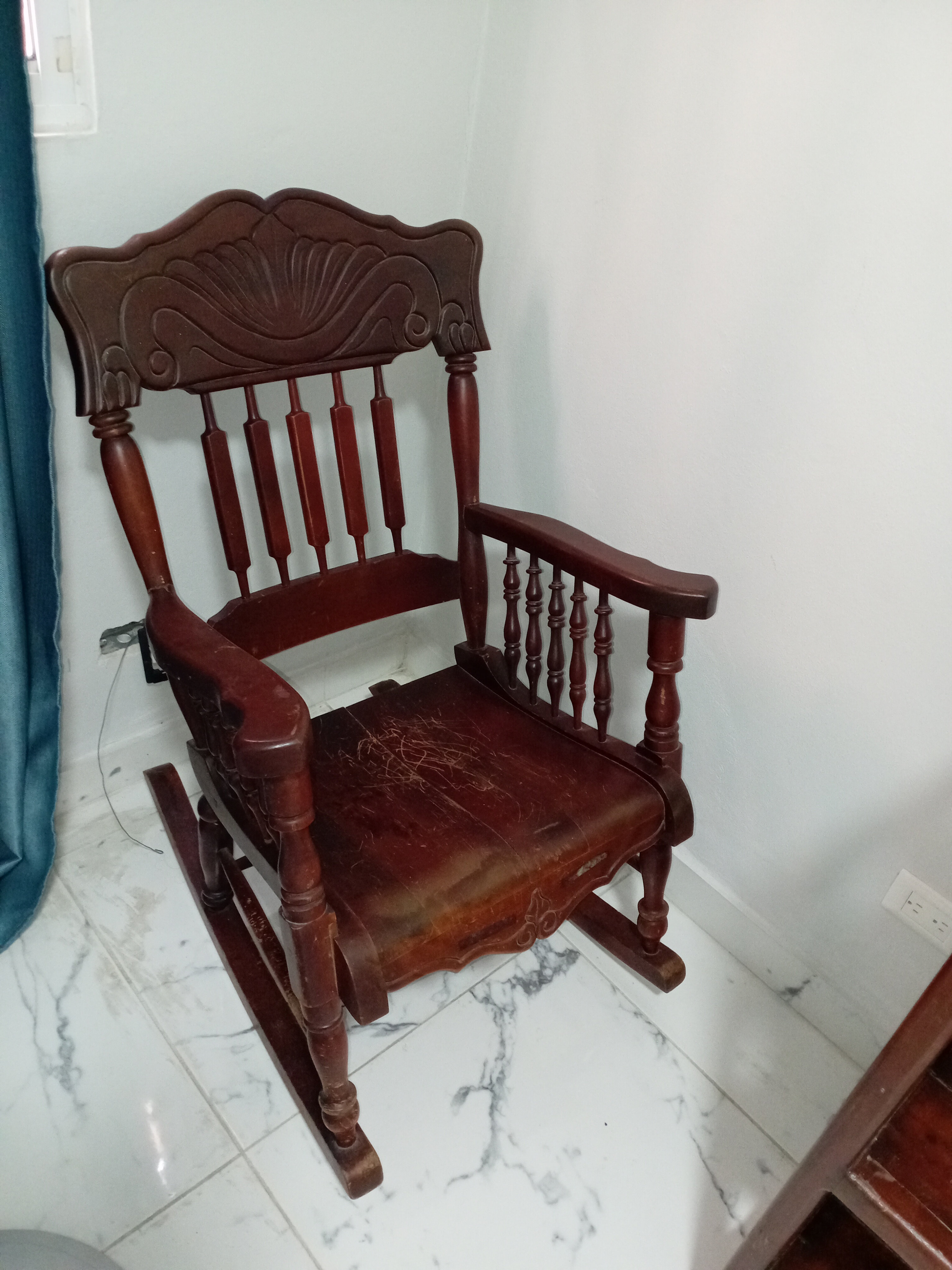 muebles y colchones - Mecedora en caoba 1