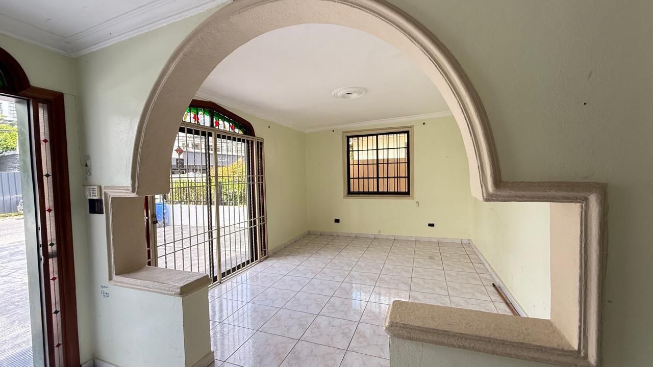 casas - Casa ideal para todo tipo de negocio en alquiler  1
