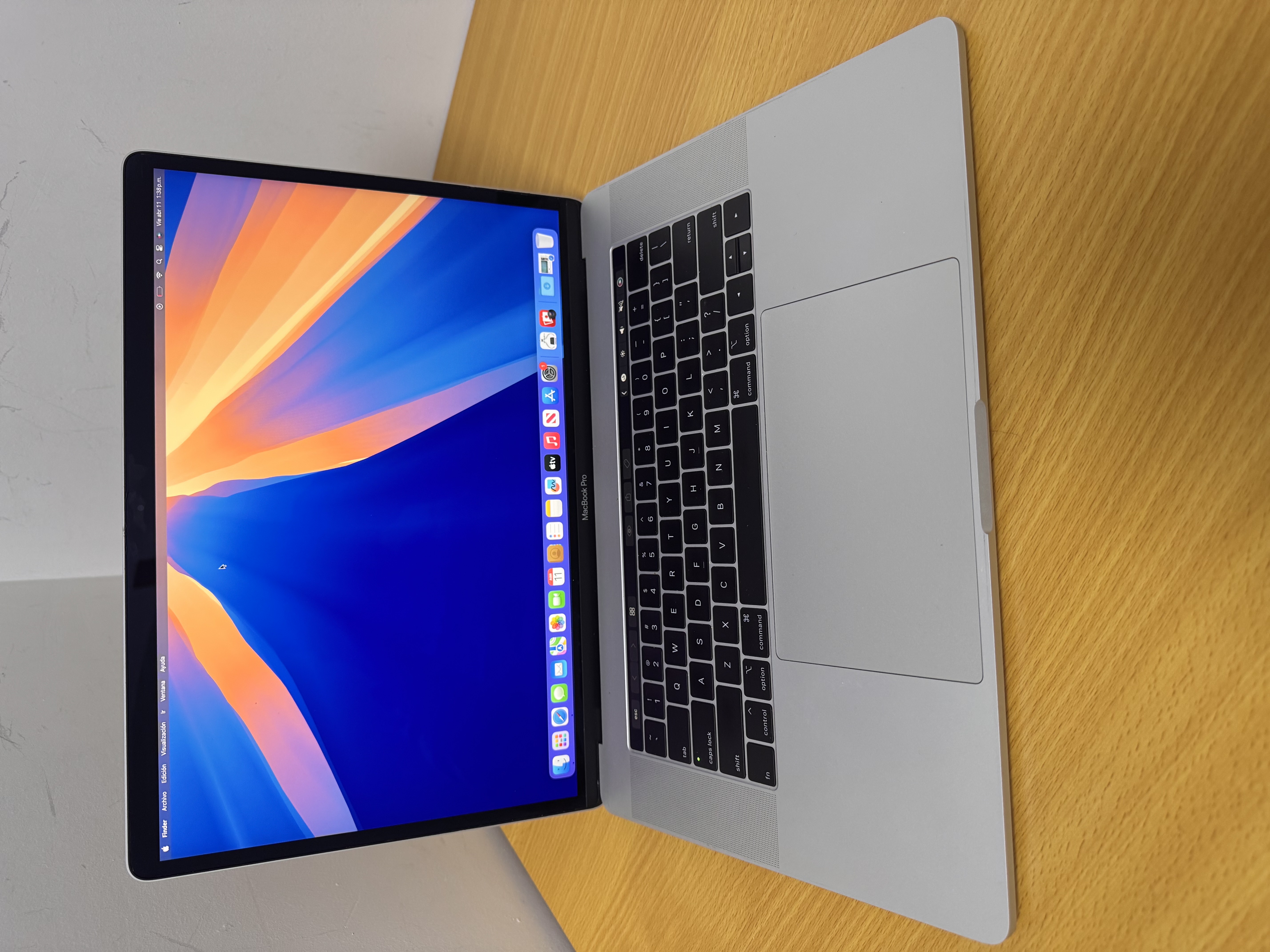 computadoras y laptops - MacBook Pro 15-inch 2019 i9 Doble Tarjeta Gráfica 1