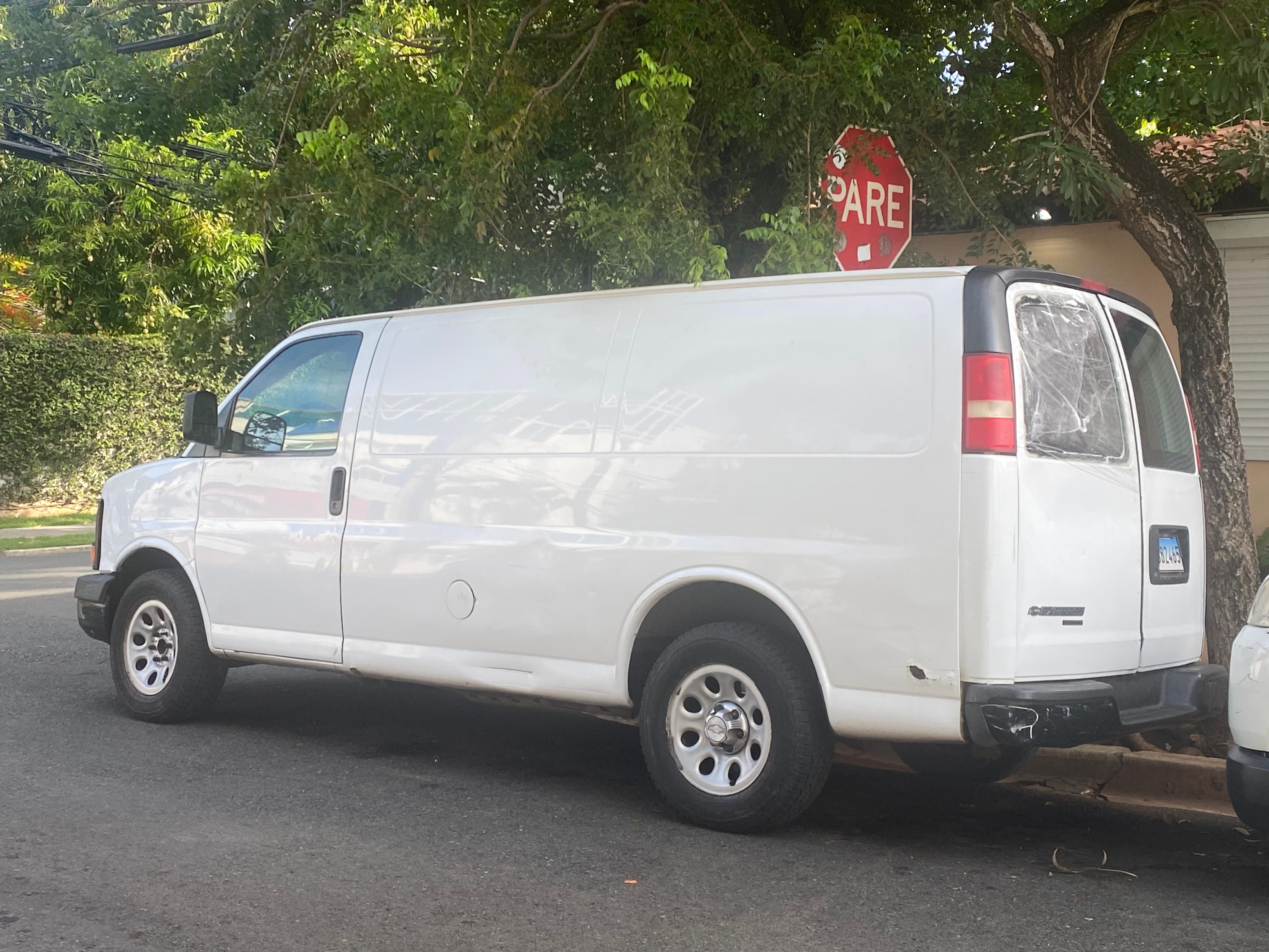 otros vehiculos - Vendo Chevrolet Express - Financiamient Disponible 2