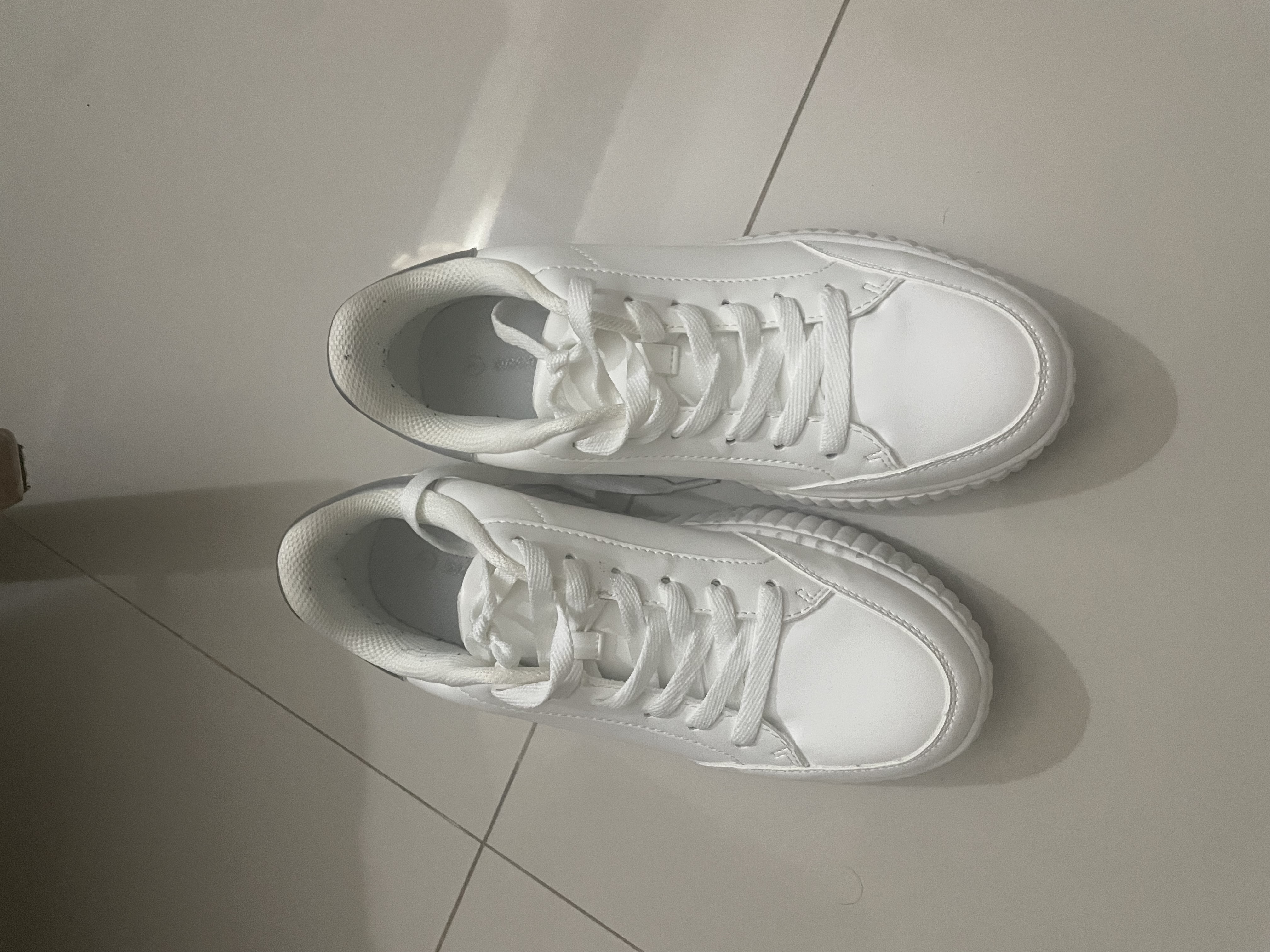 zapatos para mujer - ¡Como nuevos! Tenis blancos unisex estilo urbano – 1