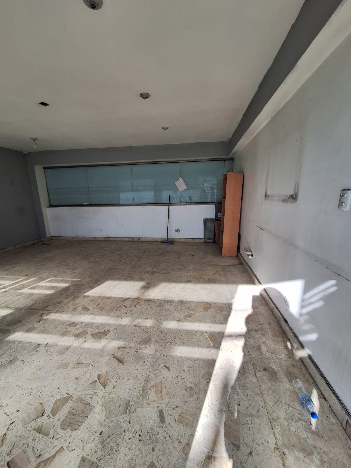 oficinas y locales comerciales - Rento Local Comercial En Manoguayabo Frente Al Lic 2